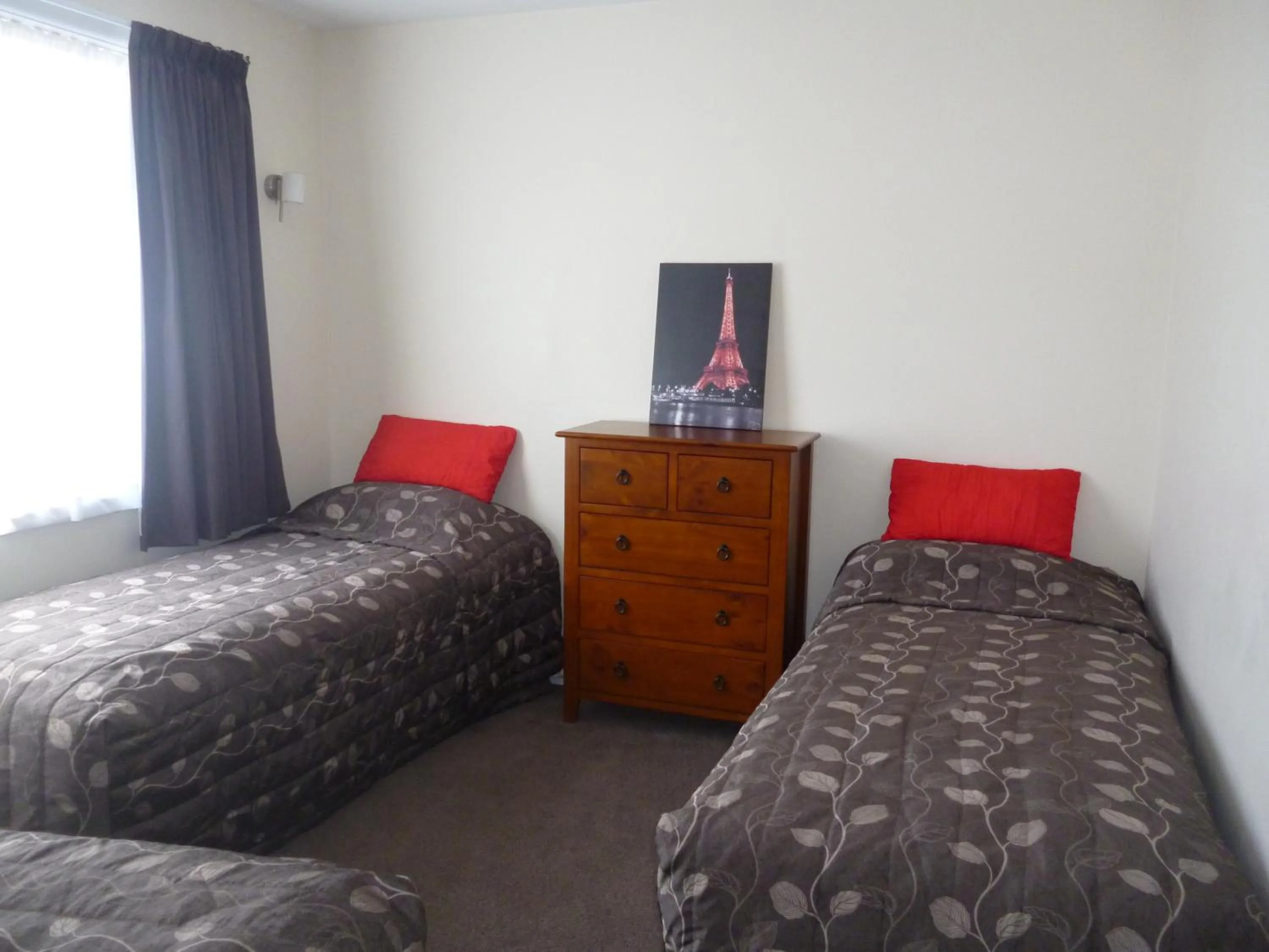 Bedroom, Bed in Cashel Court Motel