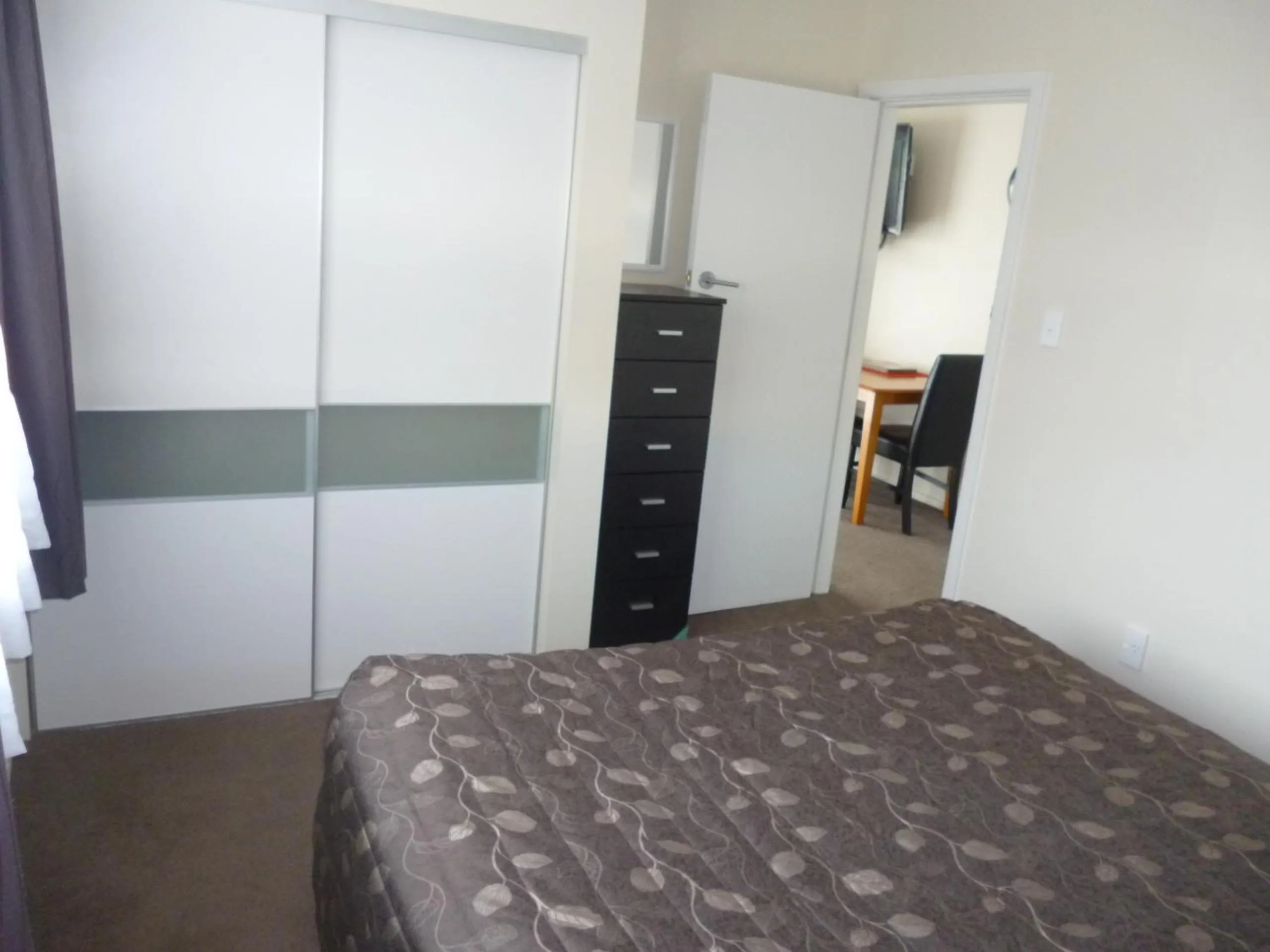 Bedroom, Bed in Cashel Court Motel