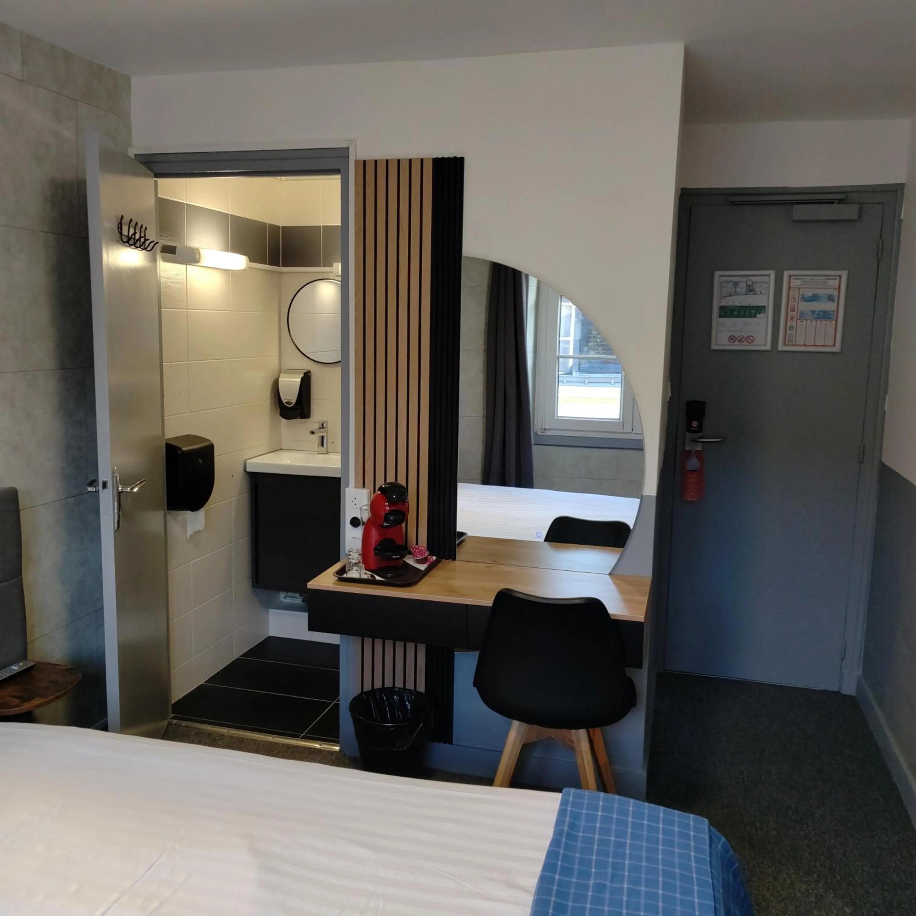 Economy Double Room in Hôtel Saint Daniel
