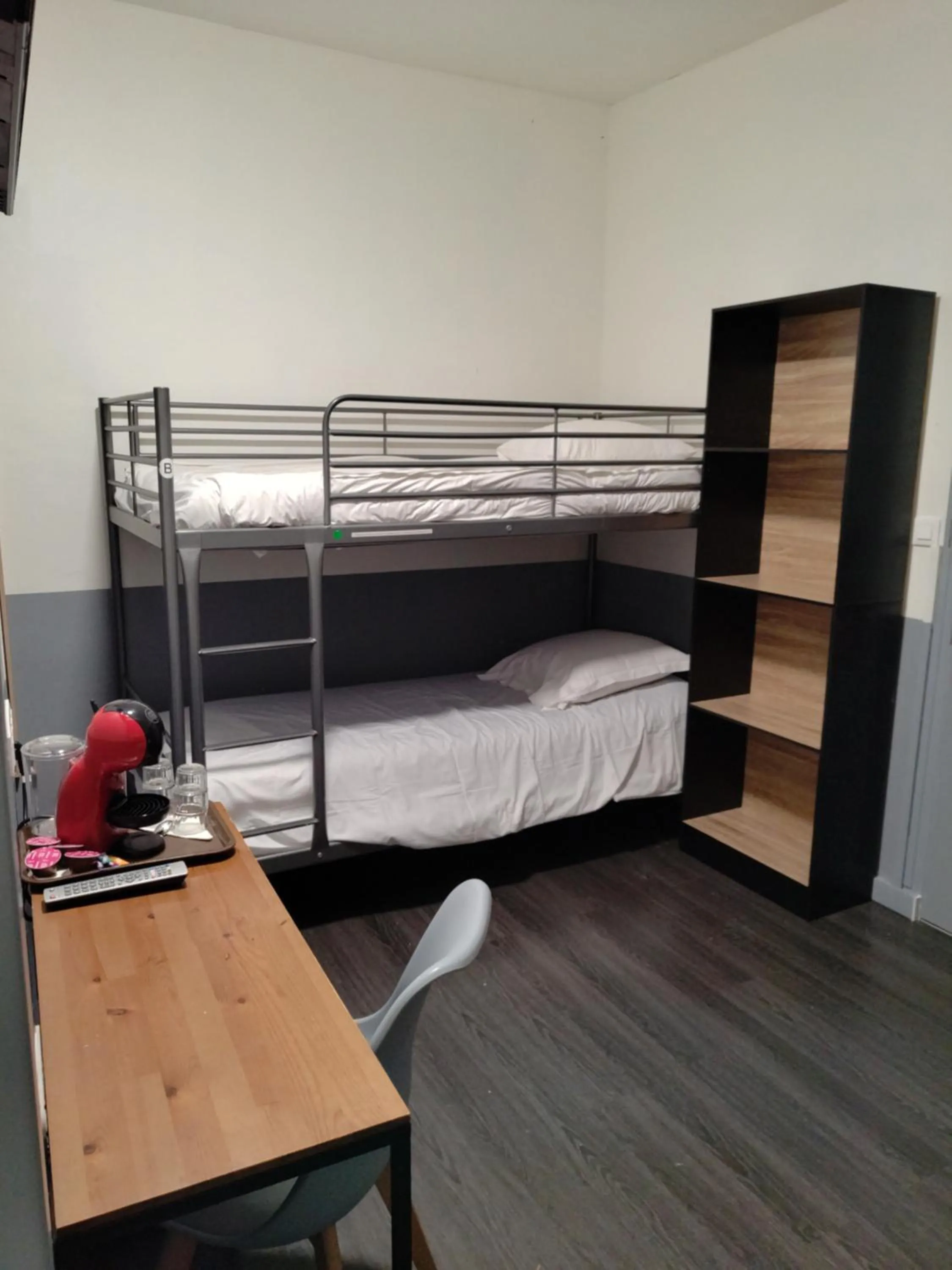 4-Bed Mixed Dormitory Room in Hôtel Saint Daniel