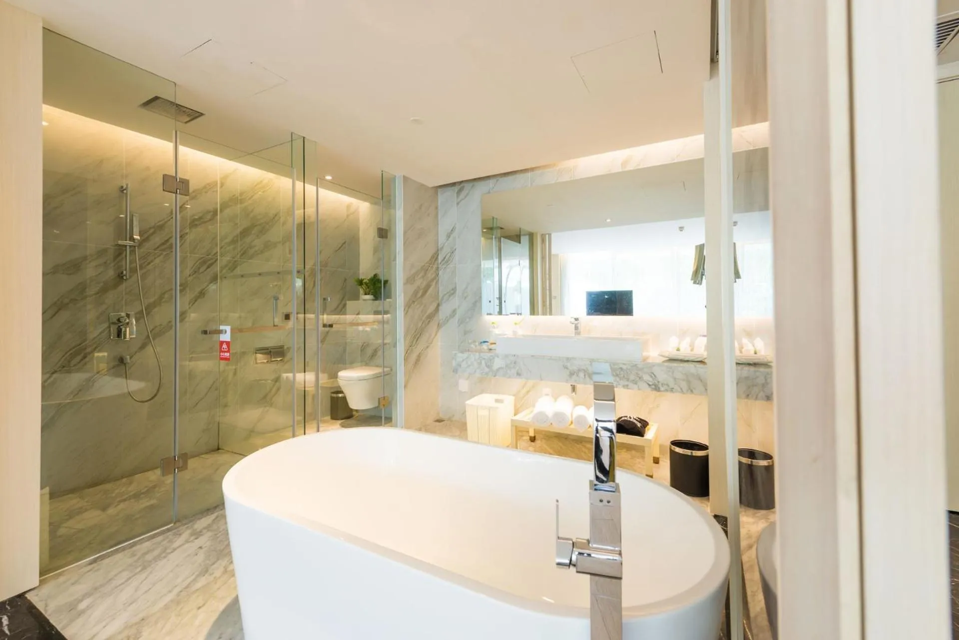 Shower in Palace Resort Yalong Bay Sanya