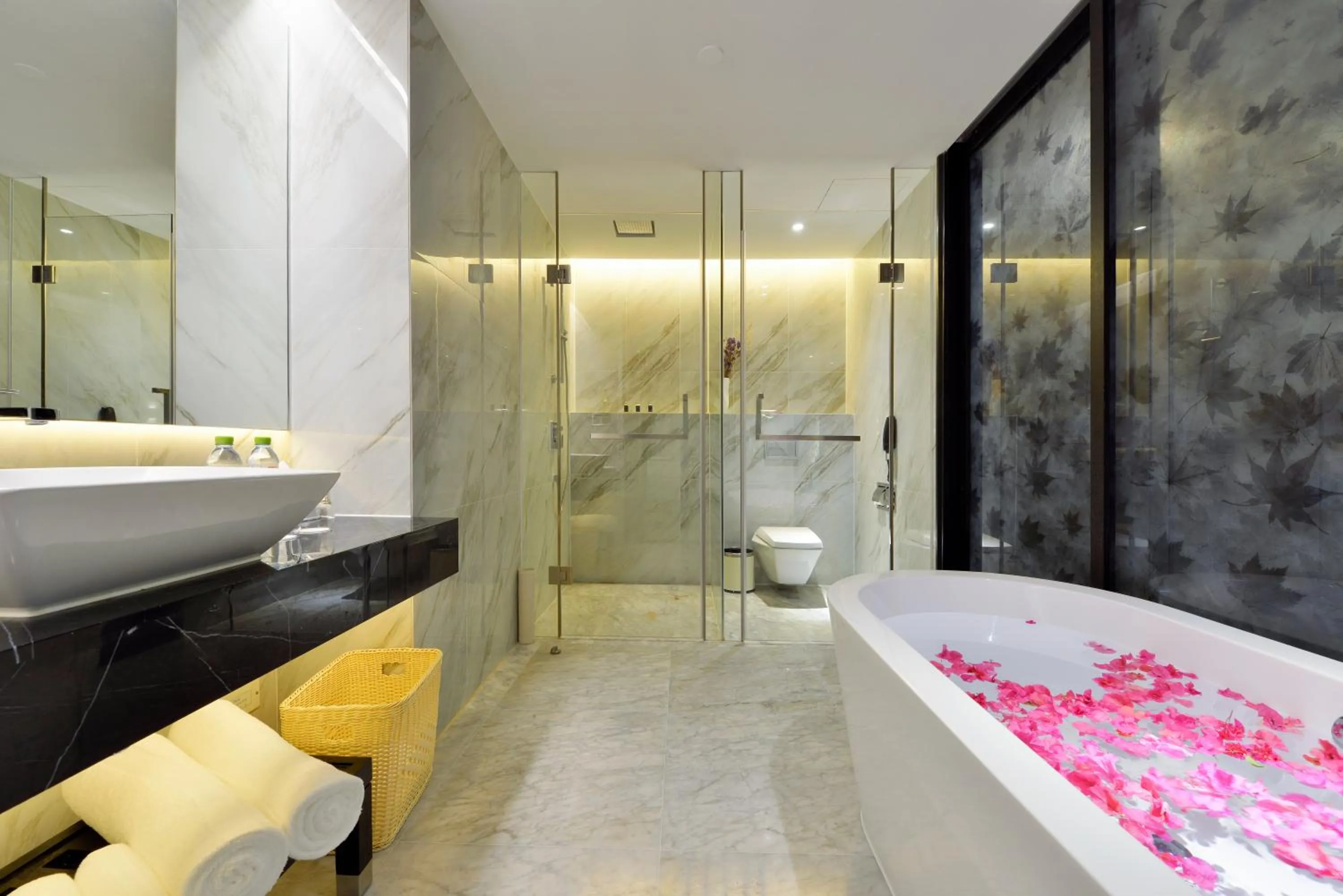 Shower in Palace Resort Yalong Bay Sanya