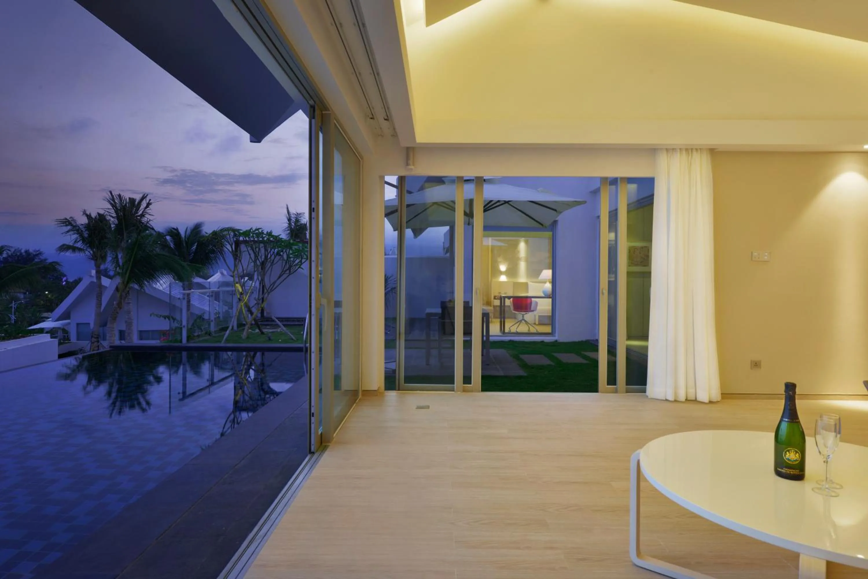 Swimming pool in Palace Resort Yalong Bay Sanya