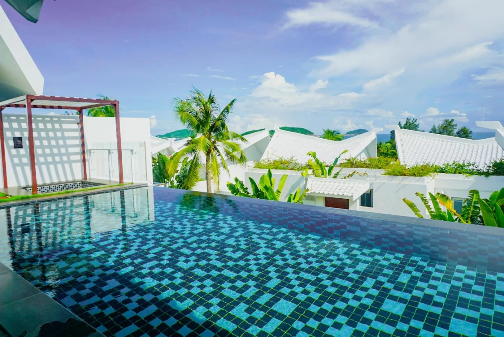 Swimming pool in Palace Resort Yalong Bay Sanya