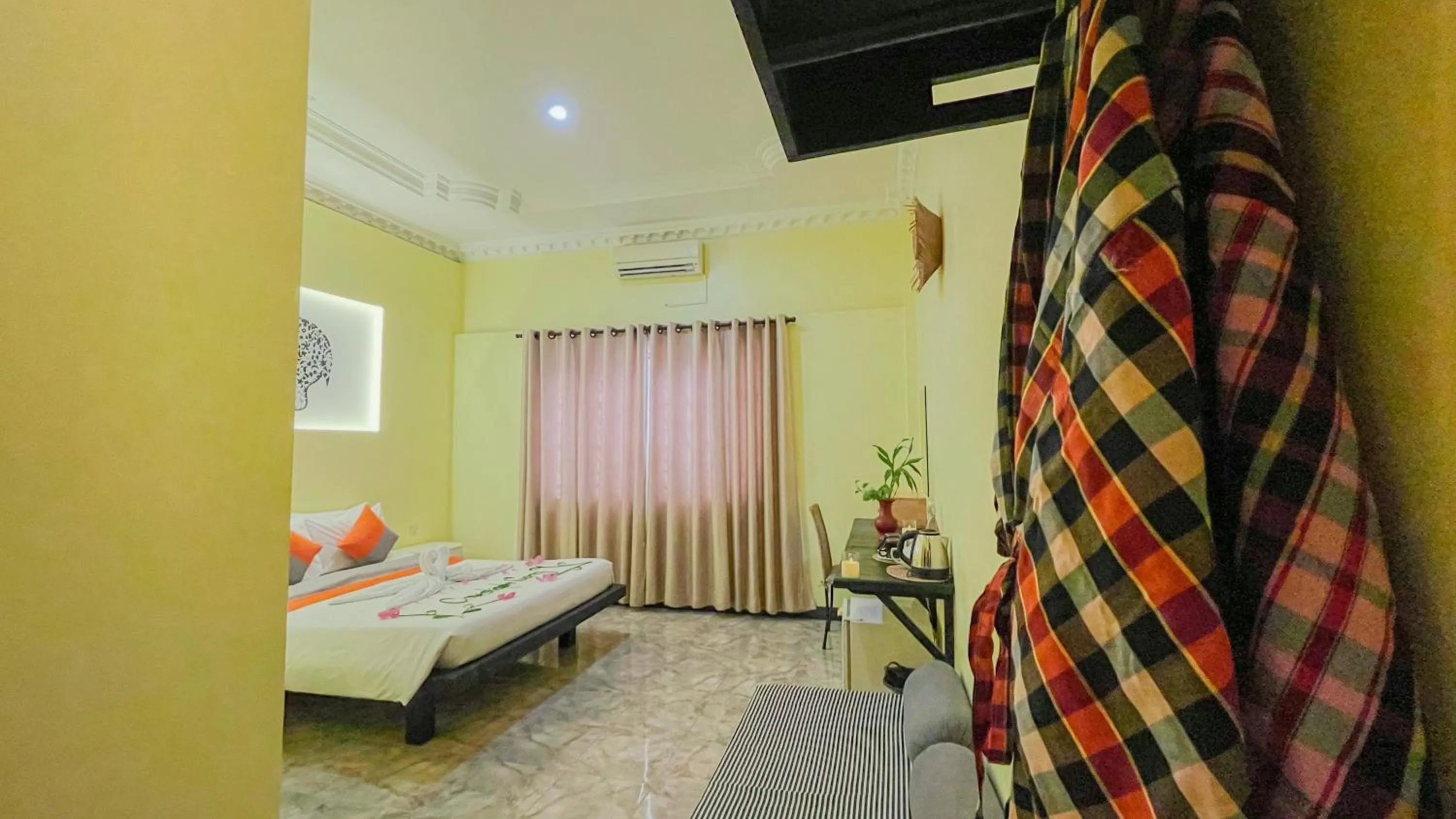 Bedroom, Bed in Central Indochine d'Angkor Hotel