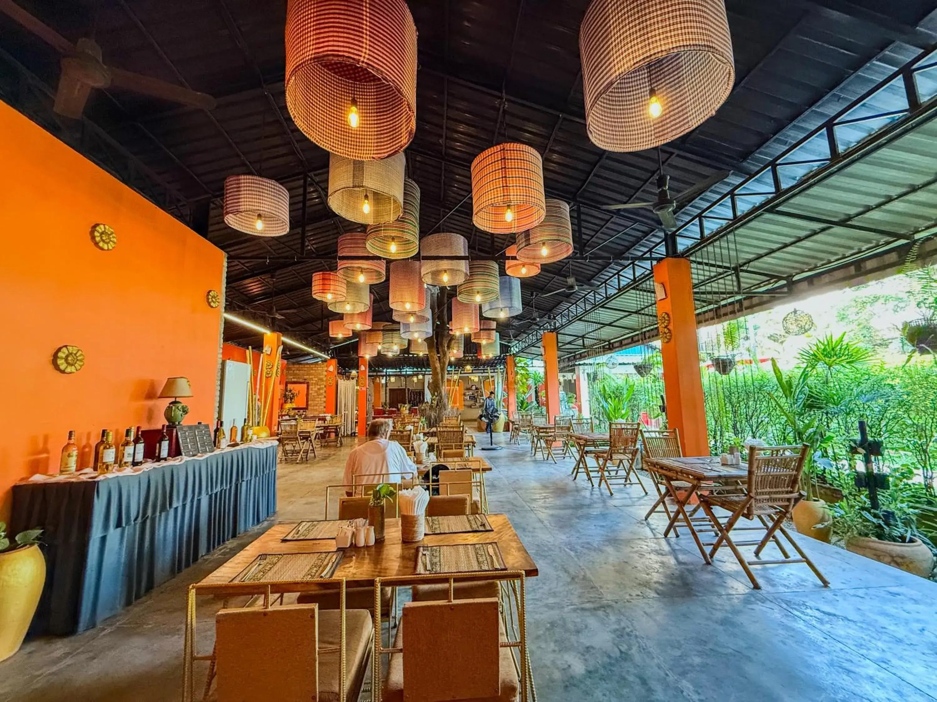 Restaurant/places to eat in Central Indochine D'angkor Hotel Restaurant/places to eat in Central Indochine D'angkor Hotel