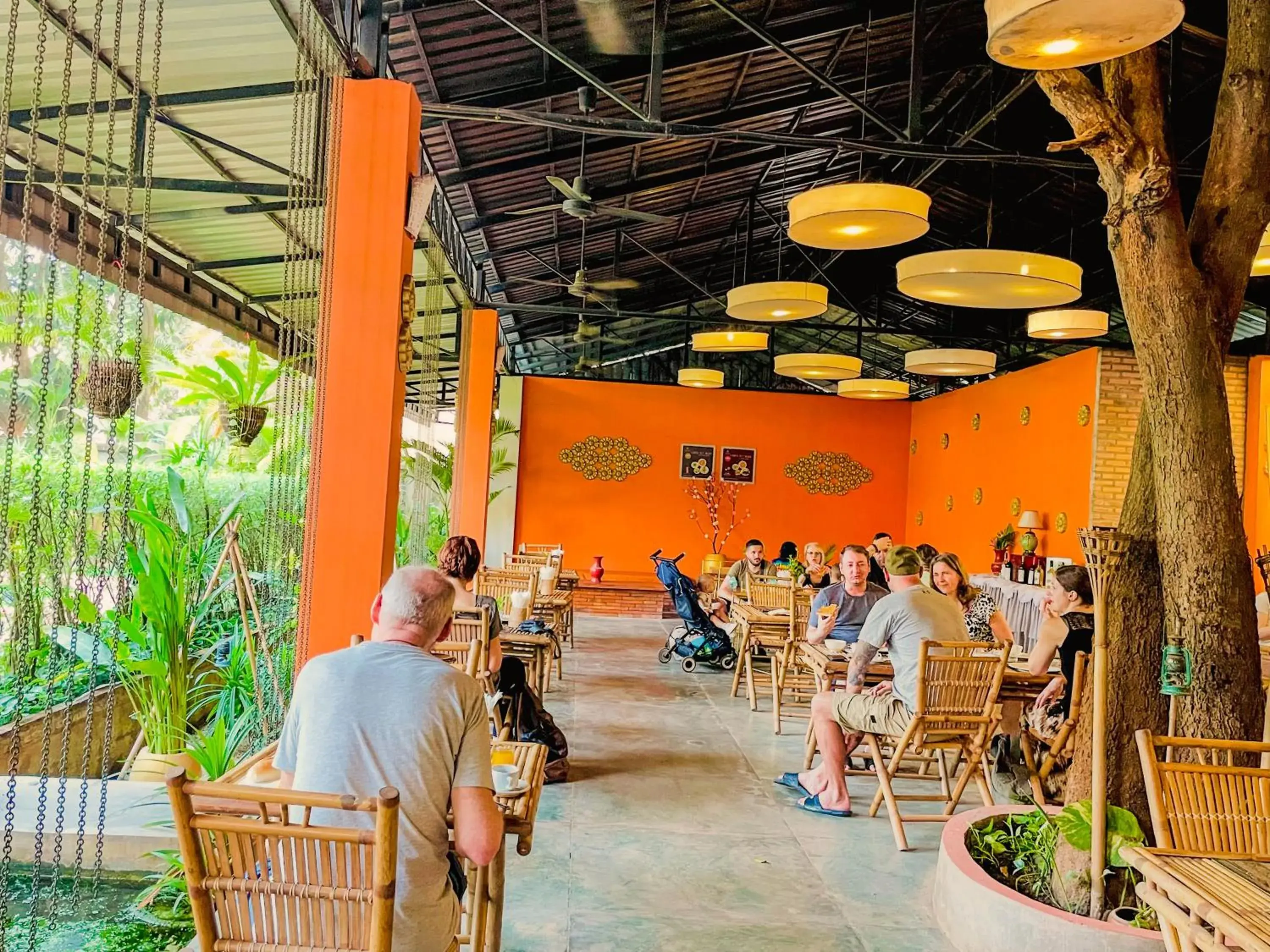 Restaurant/places to eat in Central Indochine D'angkor Hotel Restaurant/places to eat in Central Indochine D'angkor Hotel