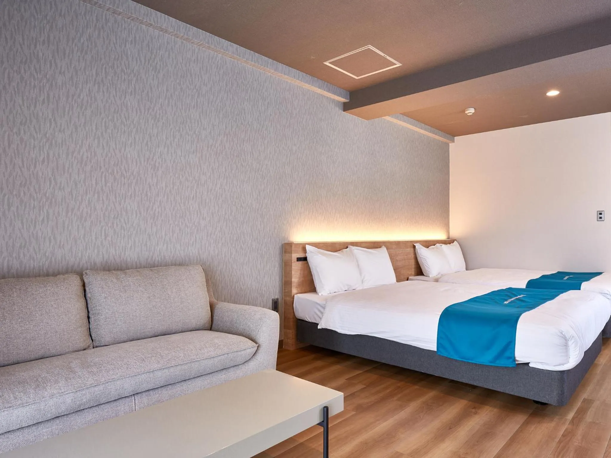 Photo of the whole room, Bed in Ocean View in Kibogaoka