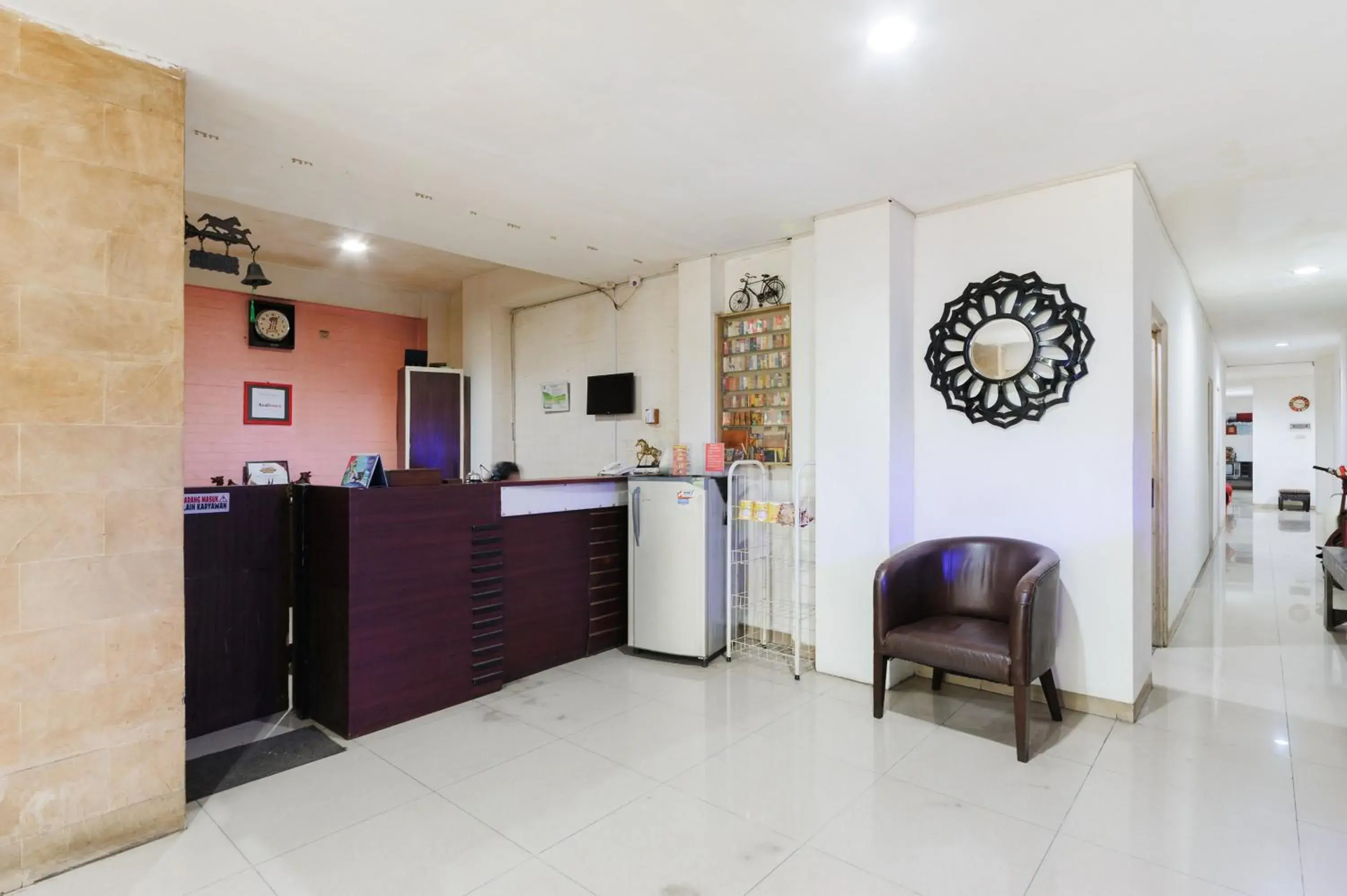 Lobby or reception in RedDoorz near Cilandak Town Square Lobby or reception in RedDoorz near Cilandak Town Square
