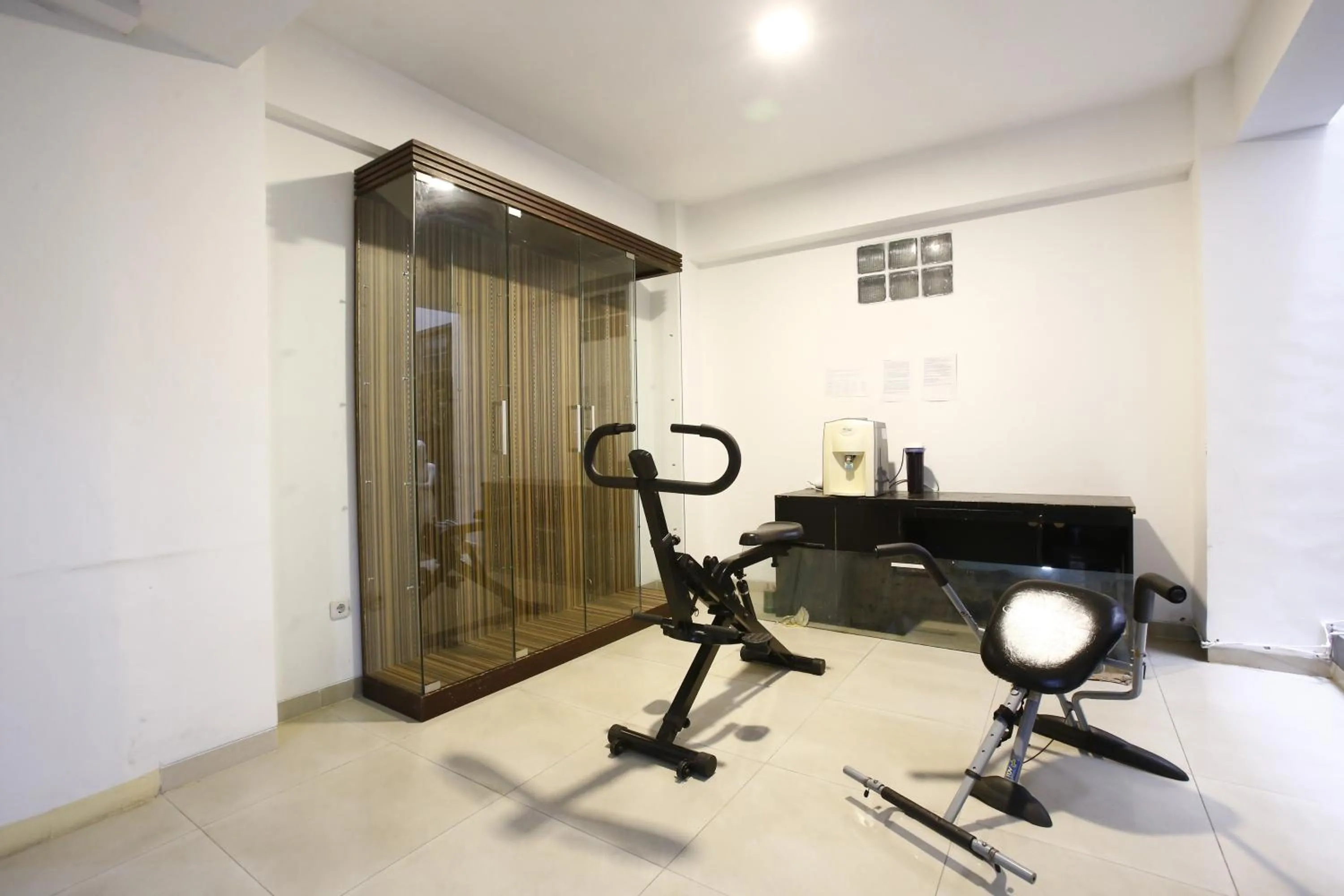 Fitness centre/facilities in RedDoorz near Cilandak Town Square