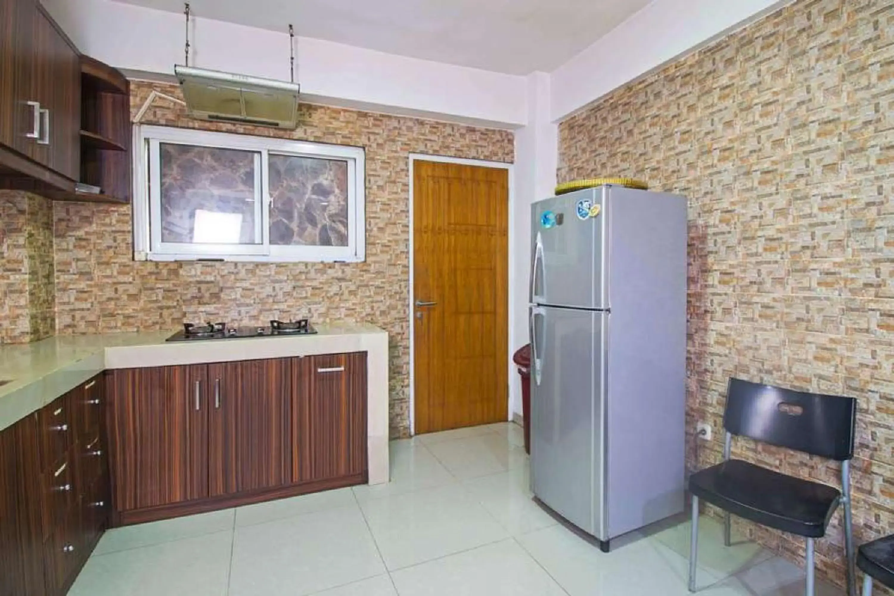 Kitchen or kitchenette in RedDoorz near Cilandak Town Square Kitchen or kitchenette in RedDoorz near Cilandak Town Square