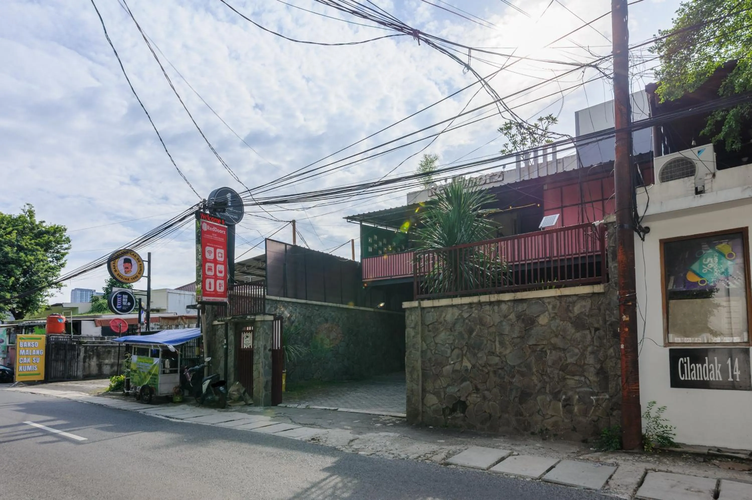 RedDoorz near Cilandak Town Square