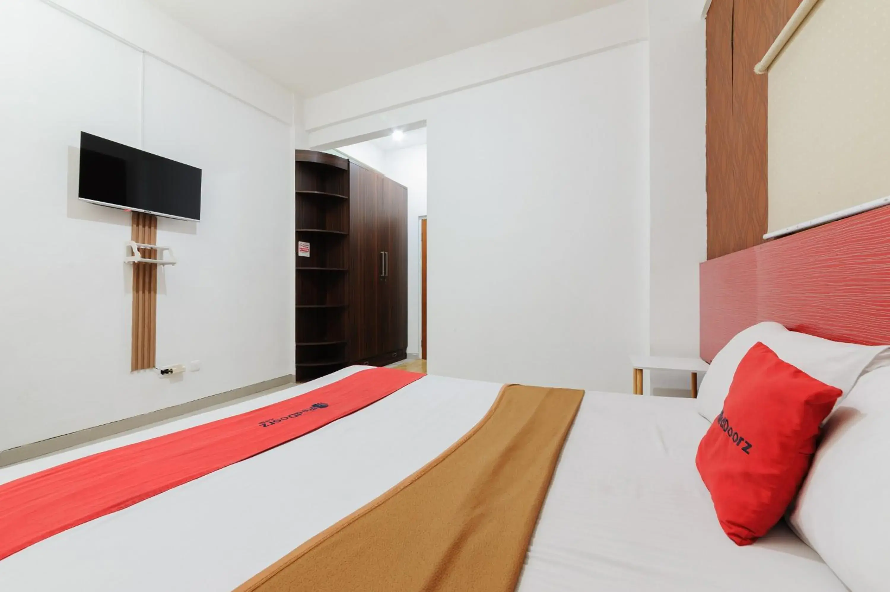 Bedroom, Bed in RedDoorz near Cilandak Town Square Bedroom, Bed in RedDoorz near Cilandak Town Square