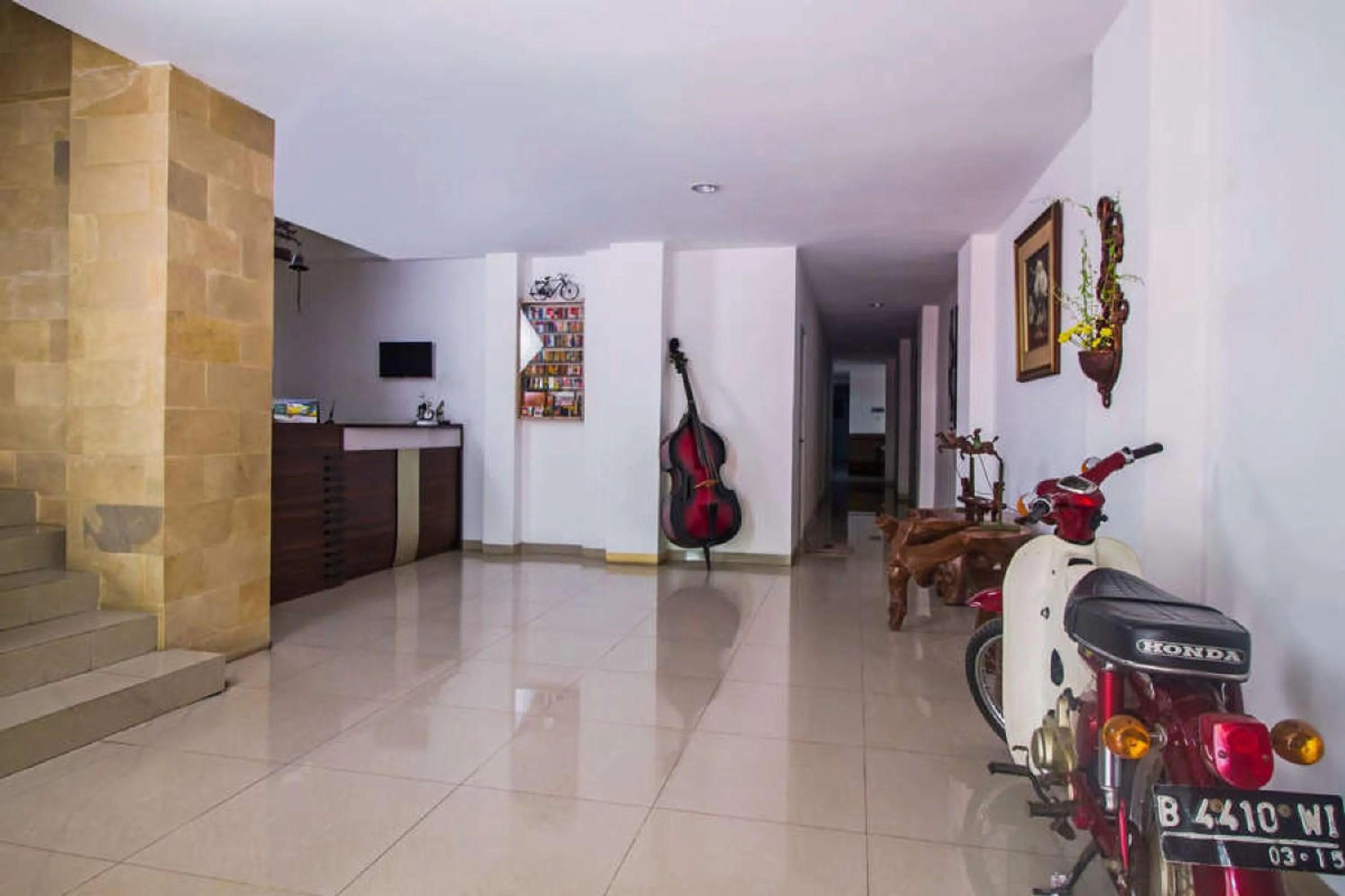 Lobby or reception in RedDoorz near Cilandak Town Square