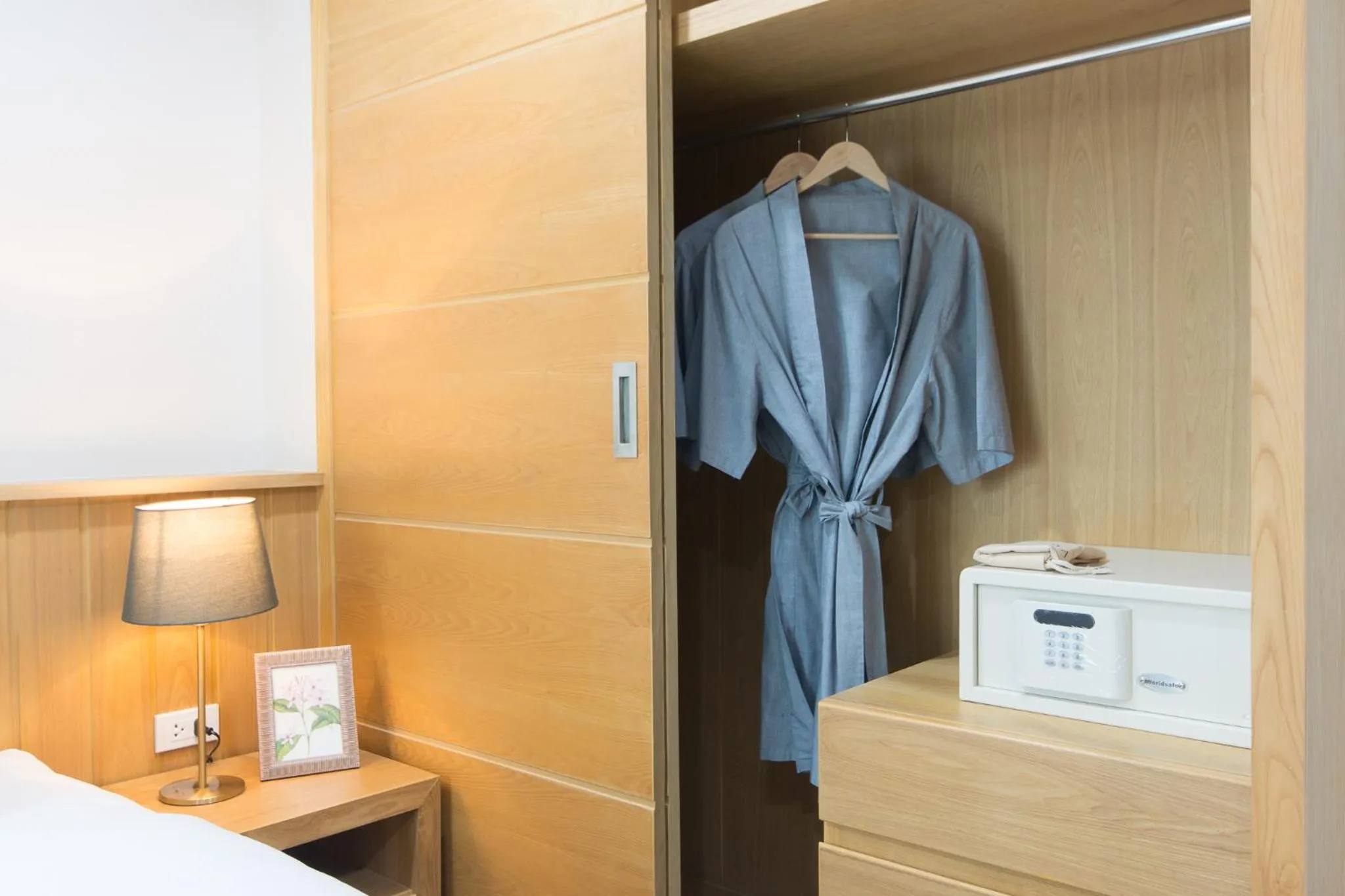 safe, Bed in Jasmine Resort Sriracha