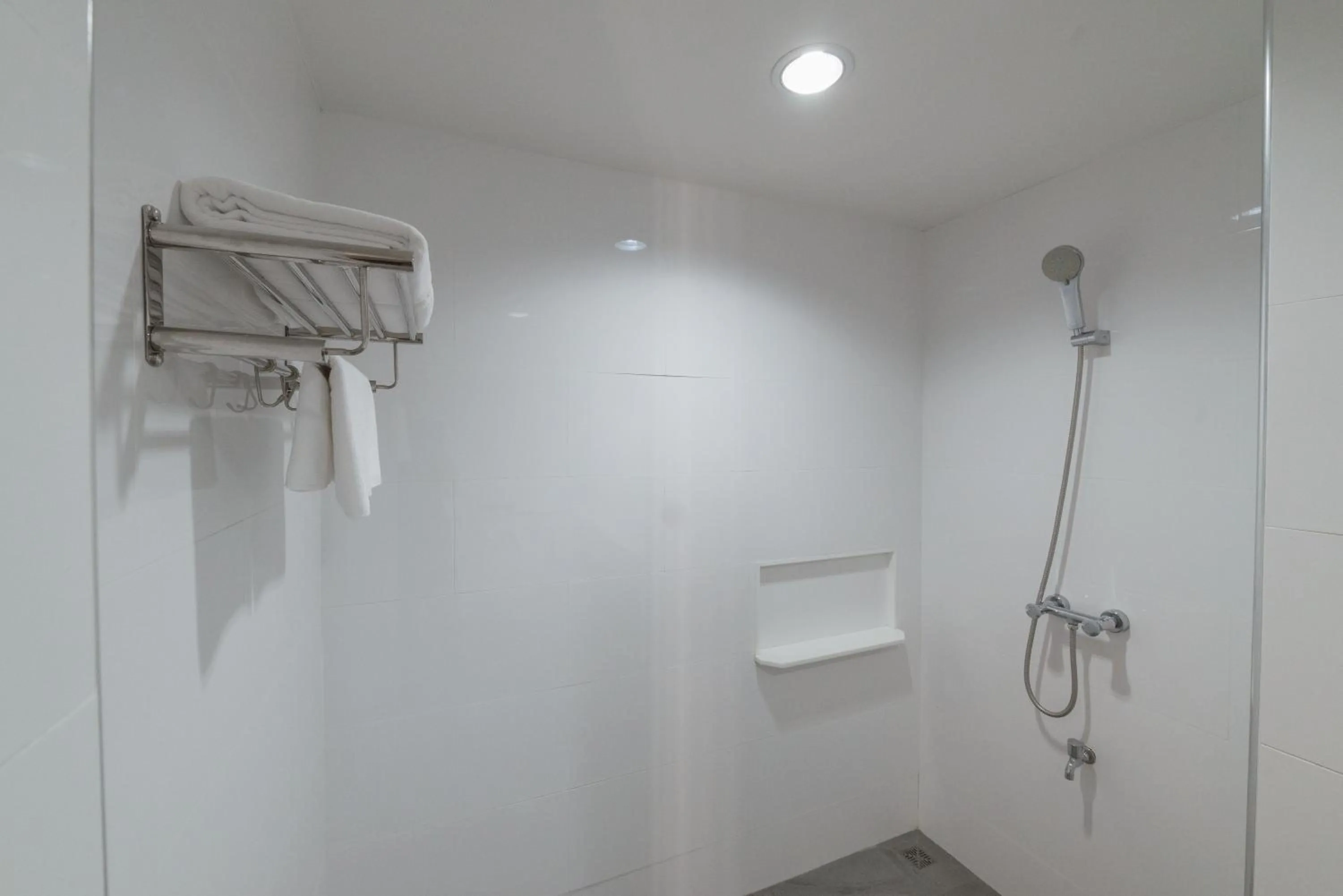 Shower in Jasmine Resort Sriracha