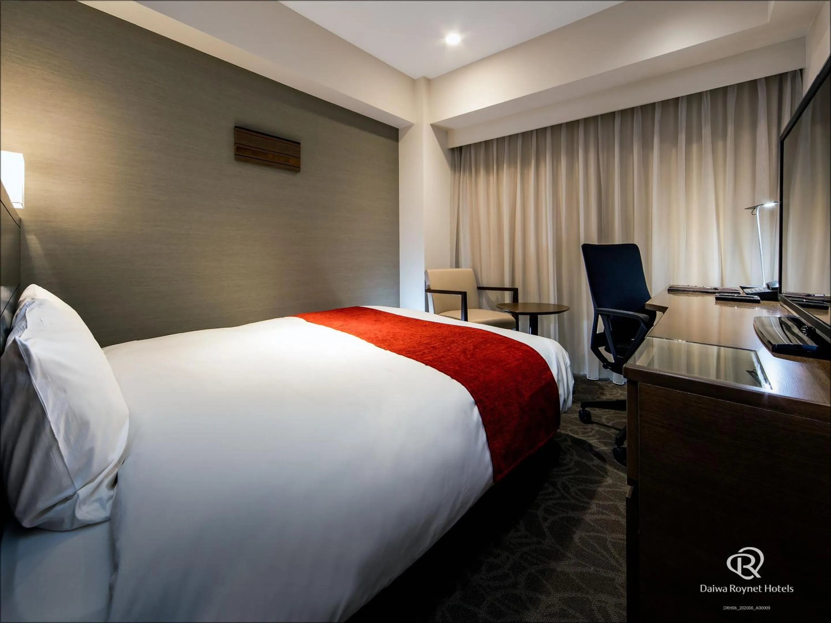 Photo of the whole room, Bed in Daiwa Roynet Hotel Matsuyama