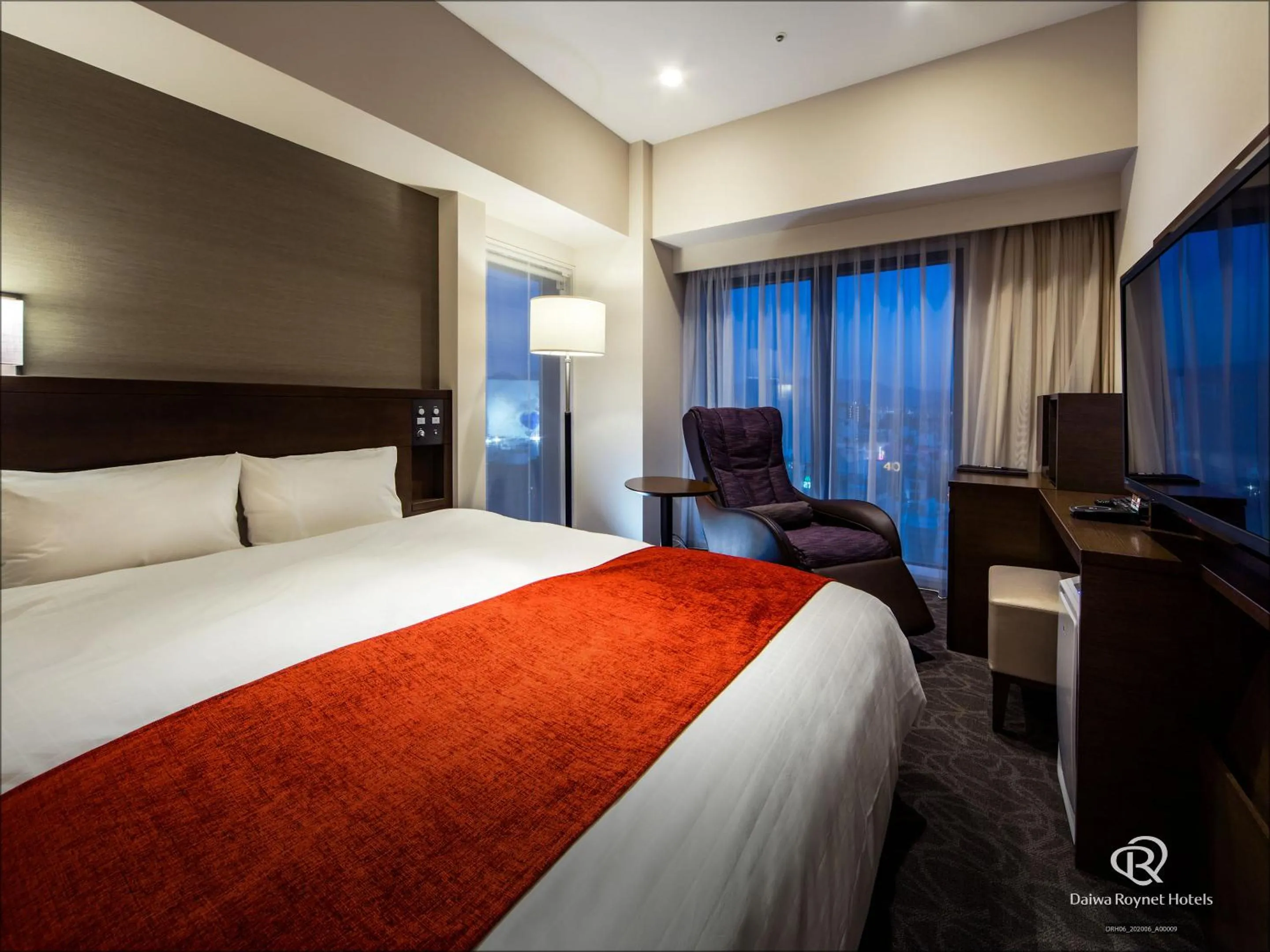 Photo of the whole room, Bed in Daiwa Roynet Hotel Matsuyama