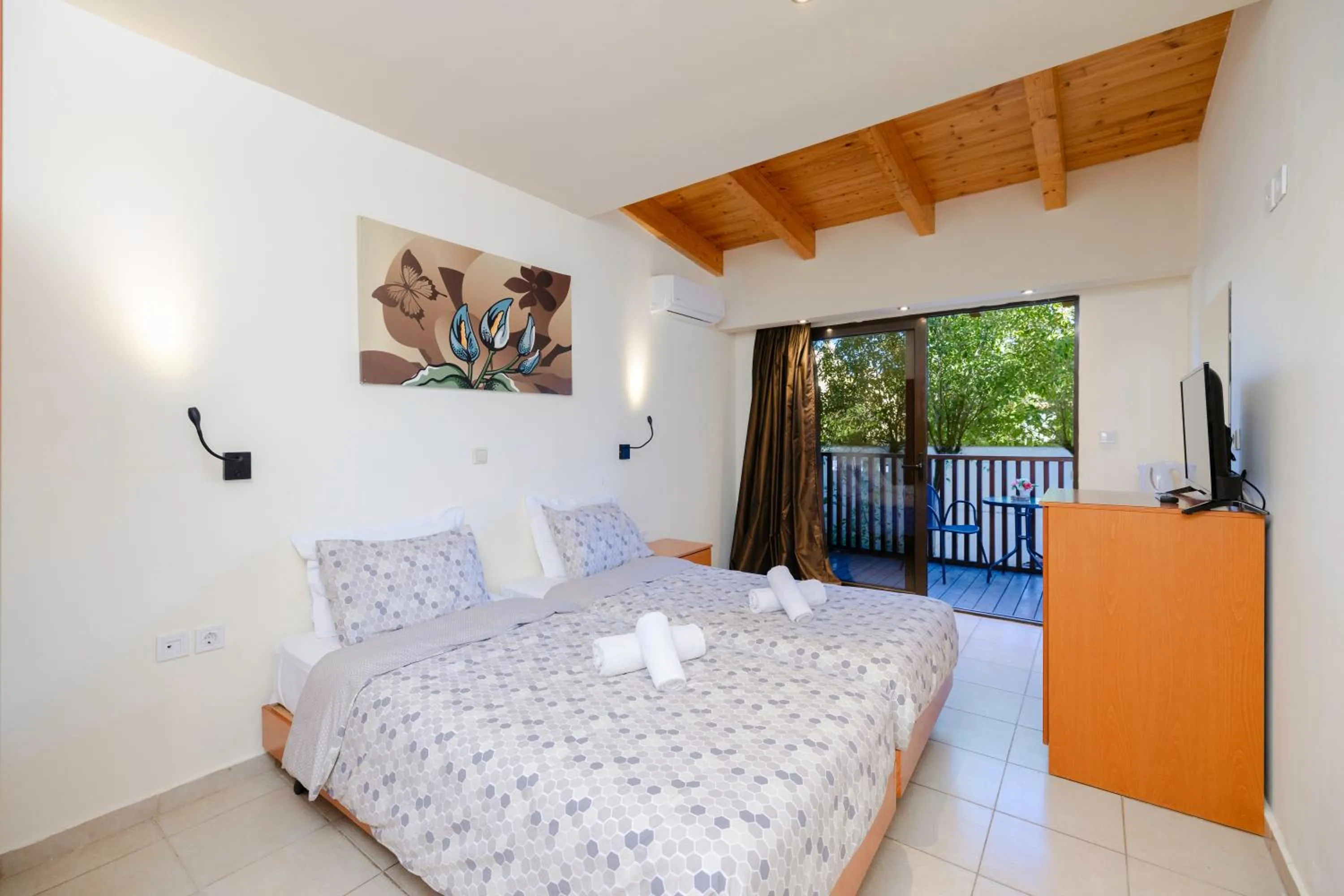 Bed in Heleni Beach Hotel