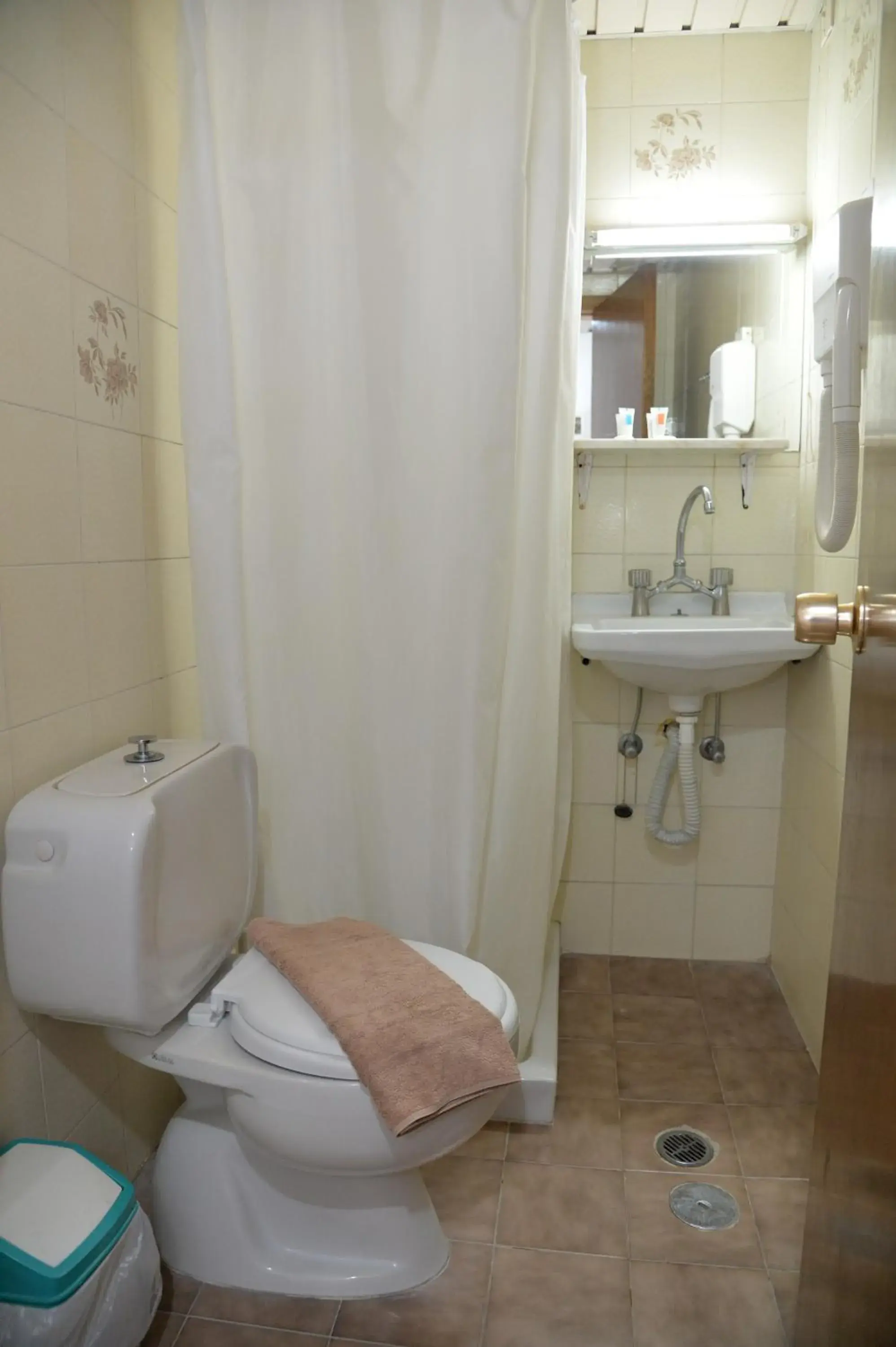 Bathroom in Heleni Beach Hotel Bathroom in Heleni Beach Hotel