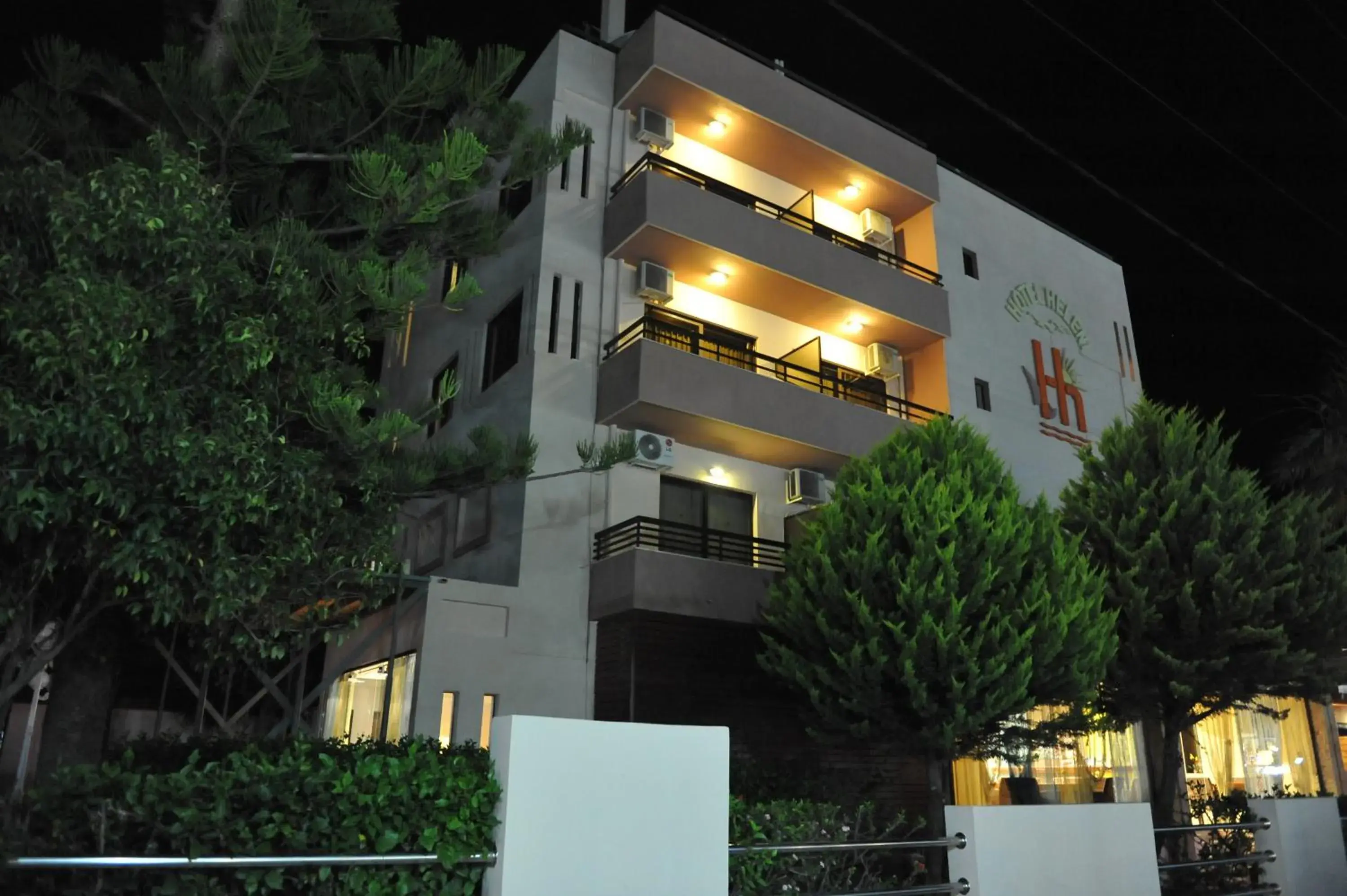 Facade/entrance in Heleni Beach Hotel Facade/entrance in Heleni Beach Hotel
