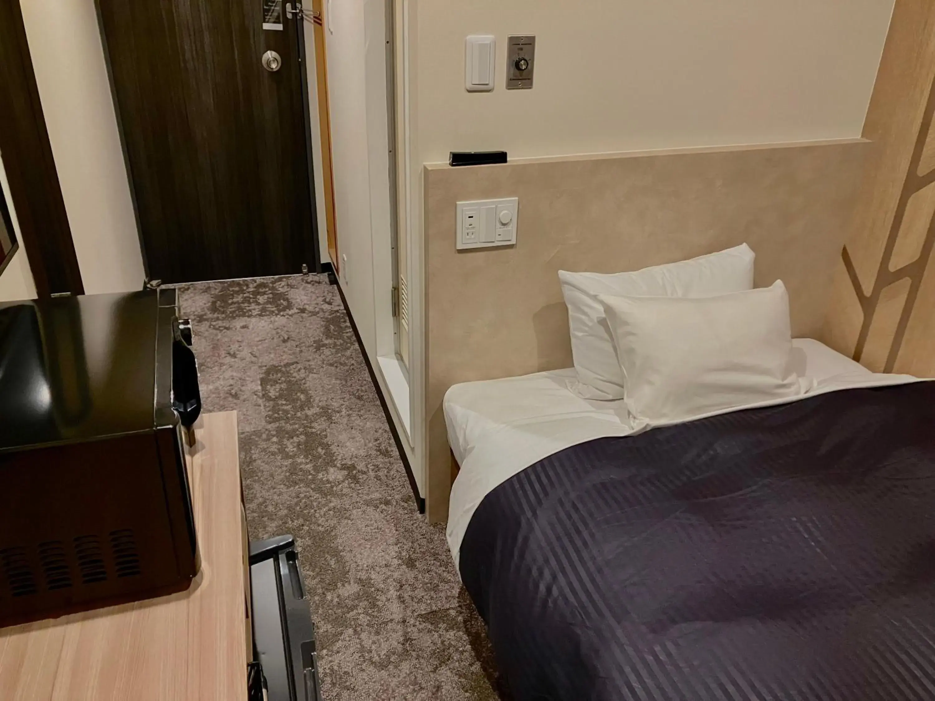 Double Room with Small Double Bed - single occupancy - Non-Smoking in HOTEL LiVEMAX Mihara Ekimae Double Room with Small Double Bed - single occupancy - Non-Smoking in HOTEL LiVEMAX Mihara Ekimae