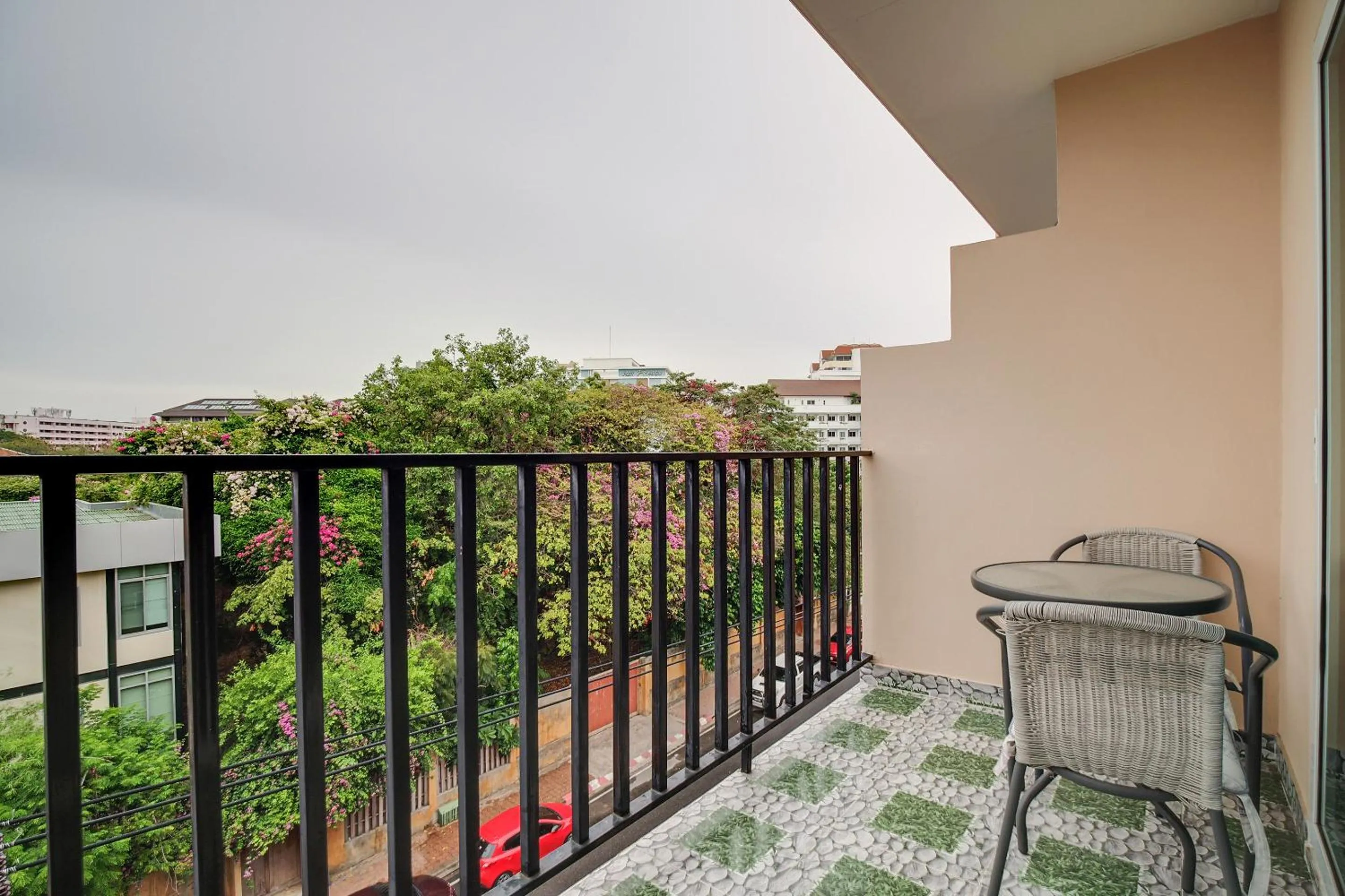 Balcony/Terrace in Patumnak Beach Guesthouse