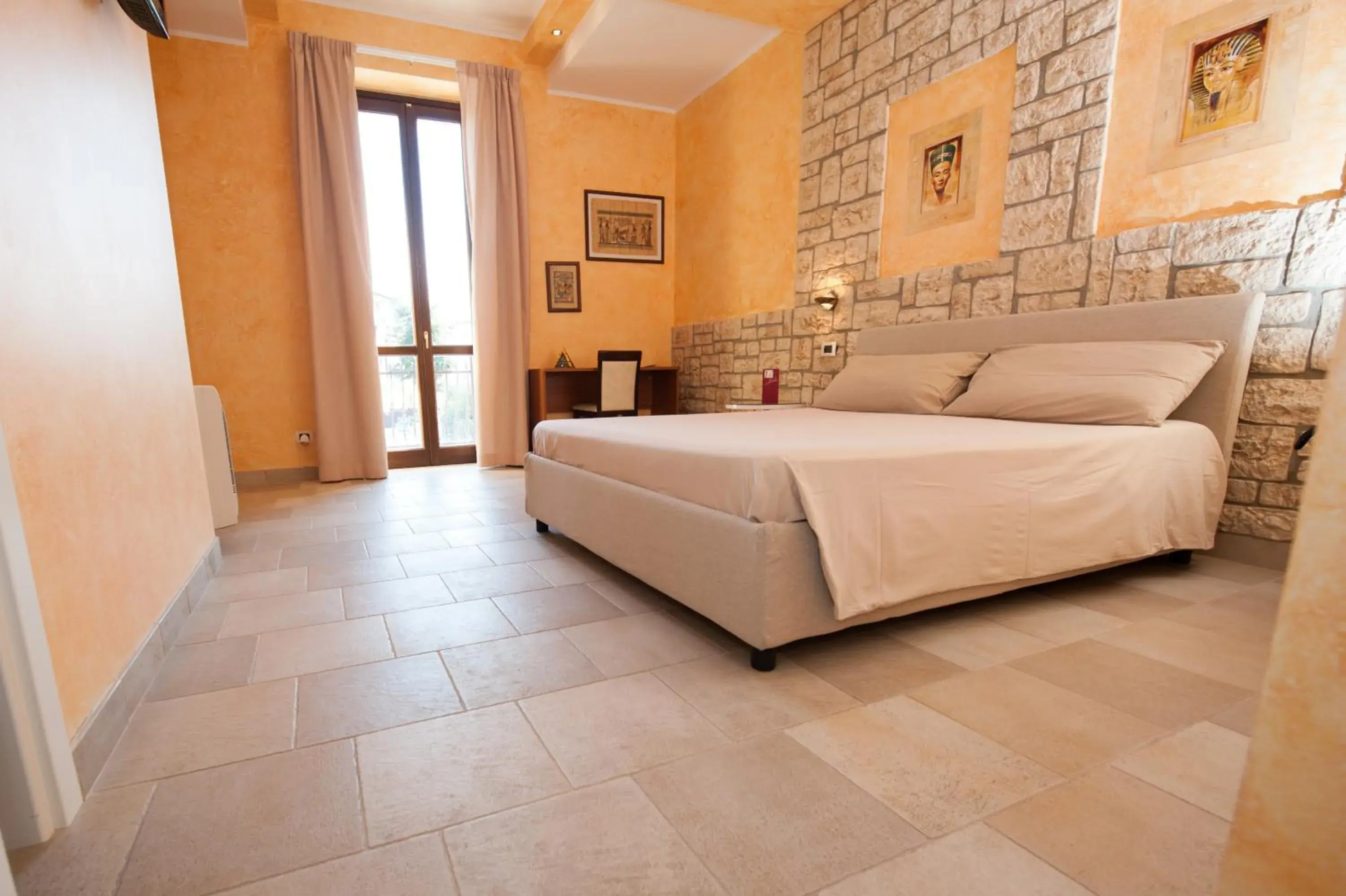 Large Double Room in Villa Tivoli Large Double Room in Villa Tivoli