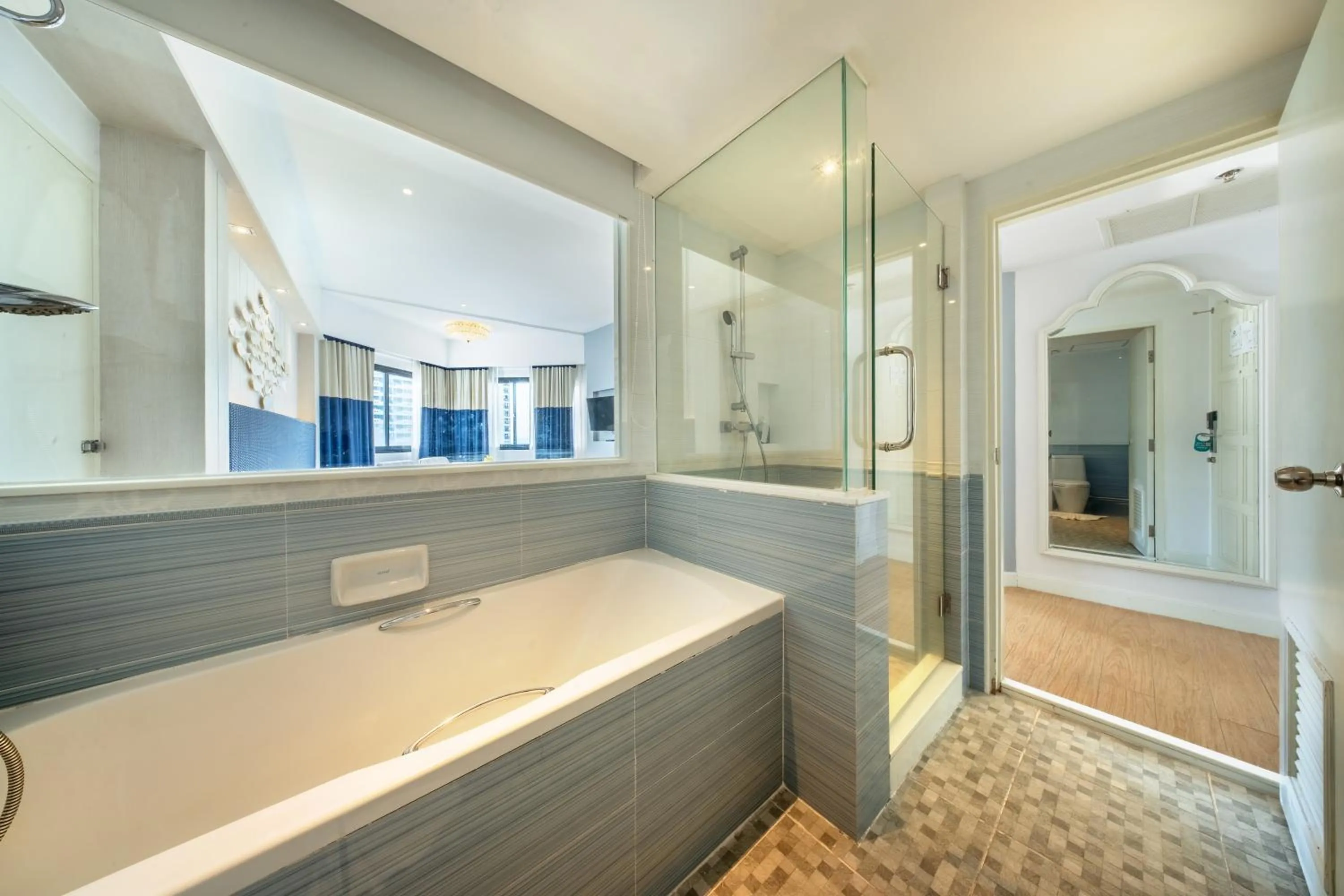 Bathroom in Jomtien Palm Beach Hotel and Resort