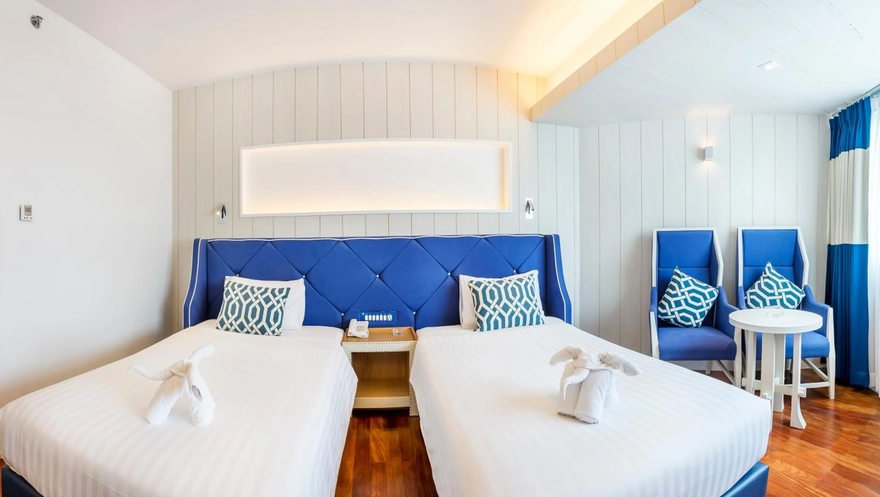 Bed in Jomtien Palm Beach Hotel and Resort