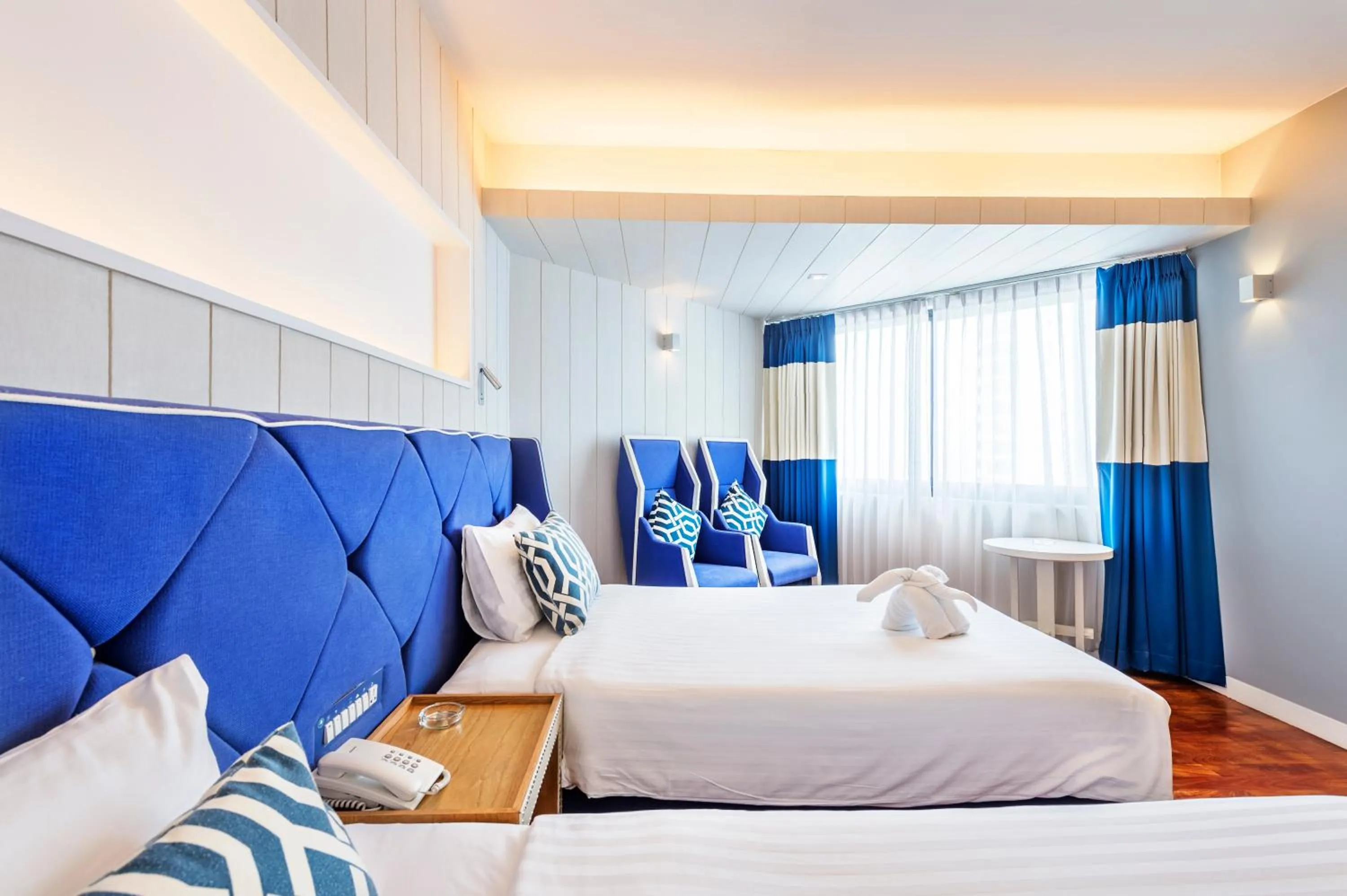 Bed in Jomtien Palm Beach Hotel and Resort