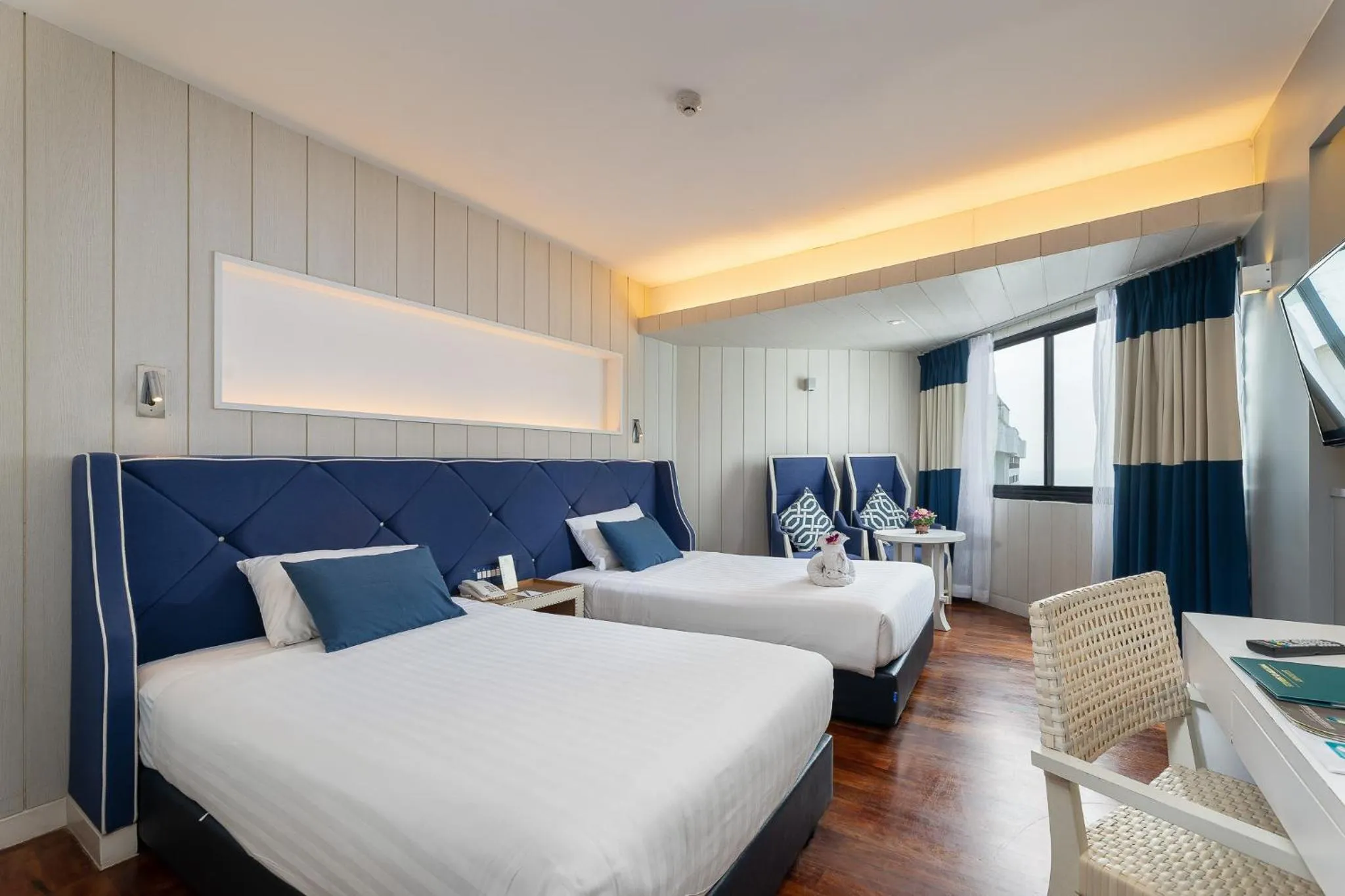 Bed in Jomtien Palm Beach Hotel & Resort - Family-Friendly