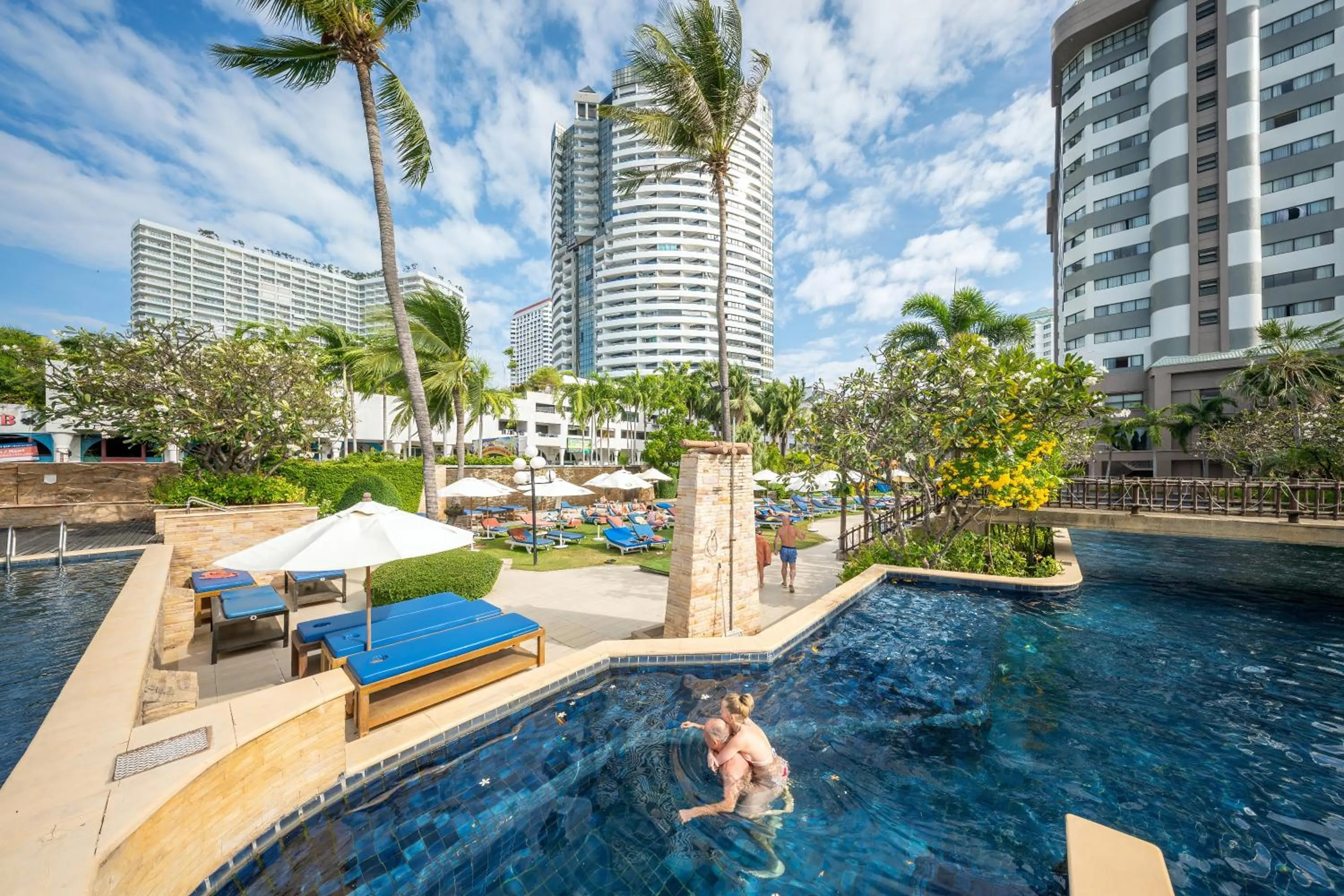 Swimming pool in Jomtien Palm Beach Hotel & Resort - Family-Friendly