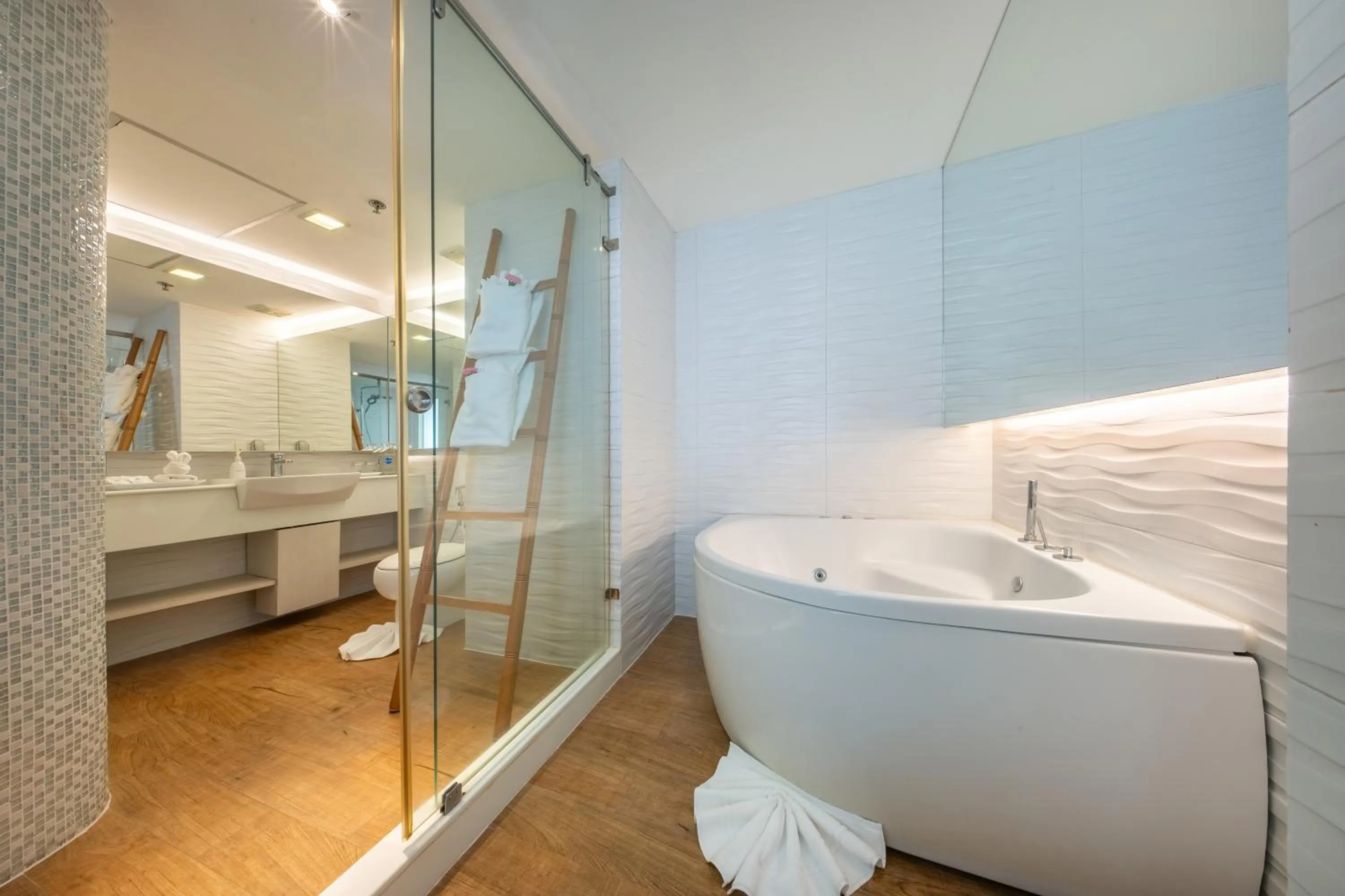 Bathroom in Jomtien Palm Beach Hotel & Resort - Family-Friendly