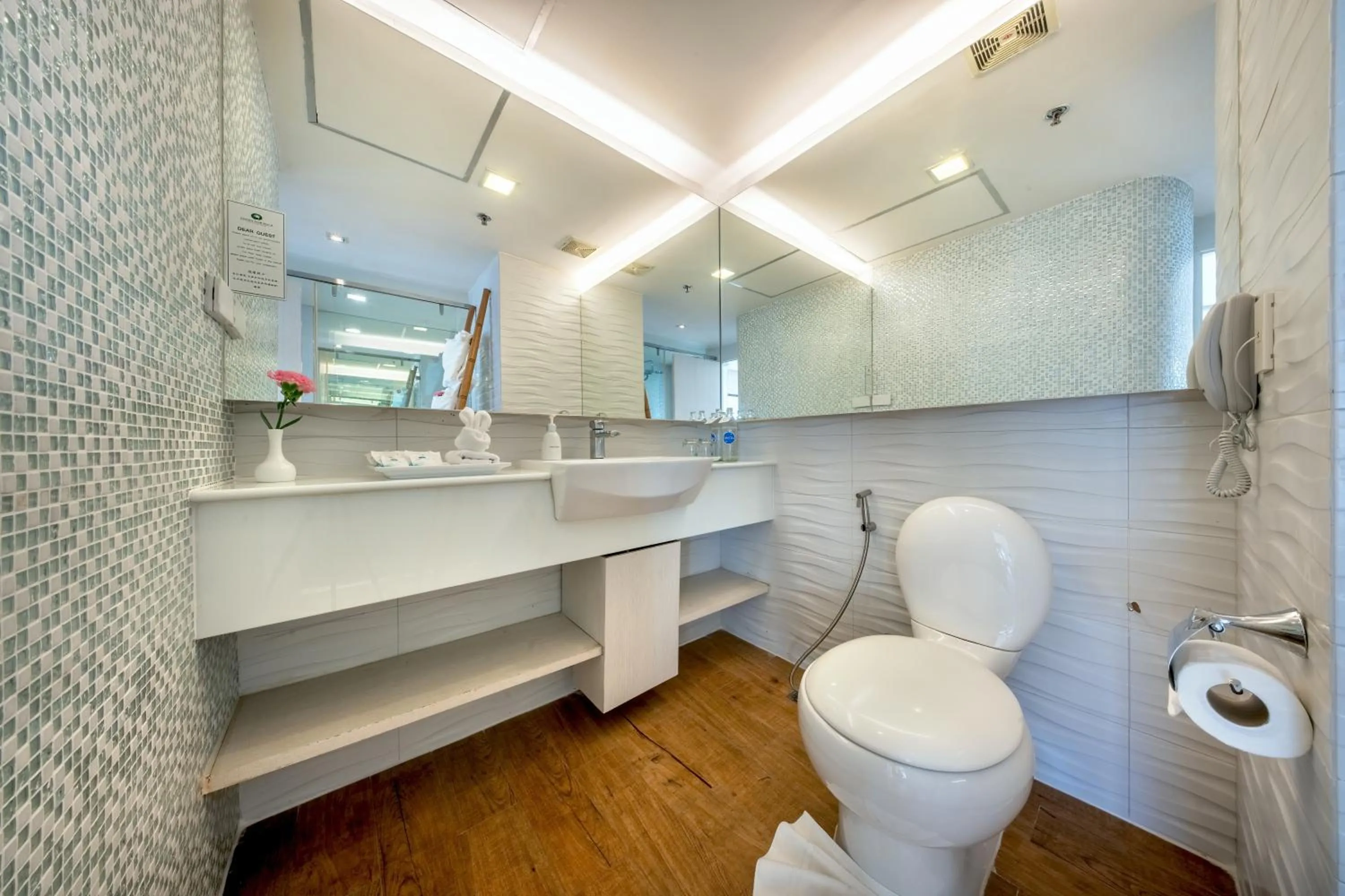 Toilet in Jomtien Palm Beach Hotel and Resort