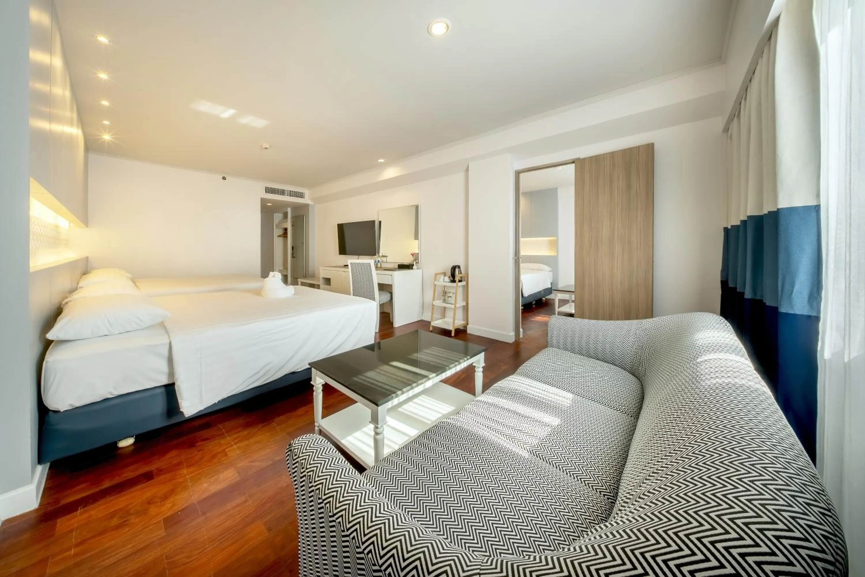 Bed in Jomtien Palm Beach Hotel & Resort - Family-Friendly