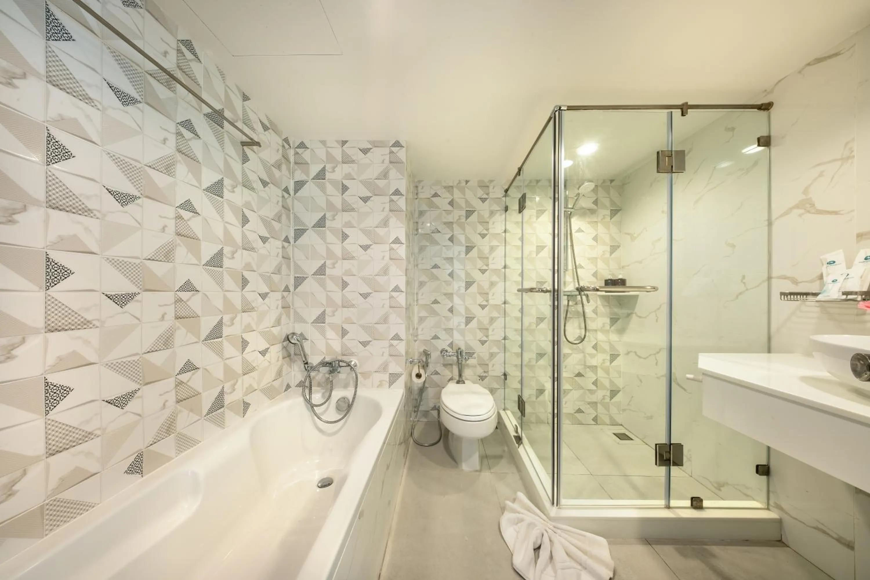 Shower in Jomtien Palm Beach Hotel & Resort - Family-Friendly