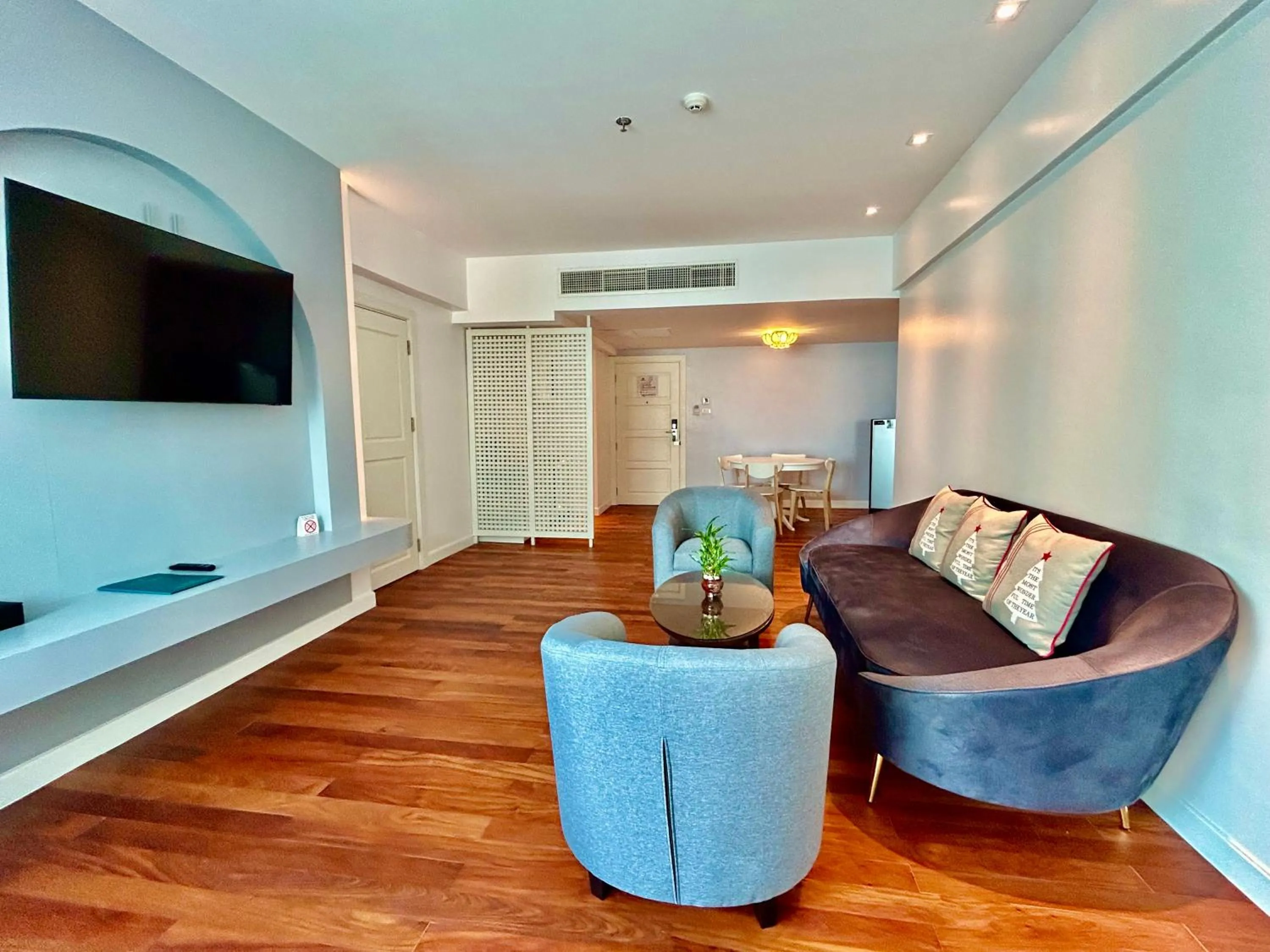 TV and multimedia in Jomtien Palm Beach Hotel and Resort