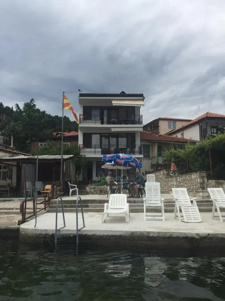 Studio with Lake View in Beachfront Apartments Grunche Studio with Lake View in Beachfront Apartments Grunche