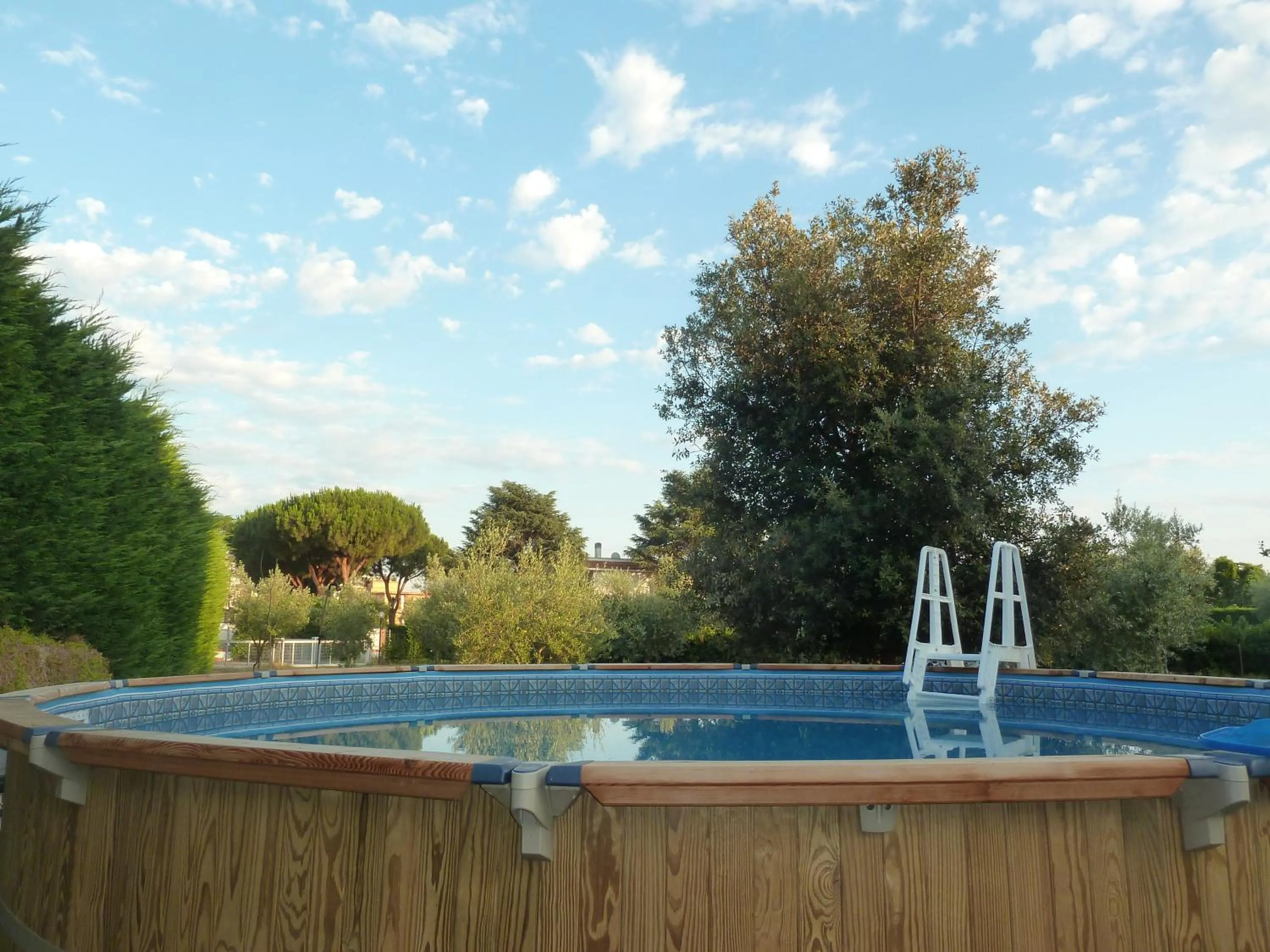 Swimming pool in 'O Chalet
