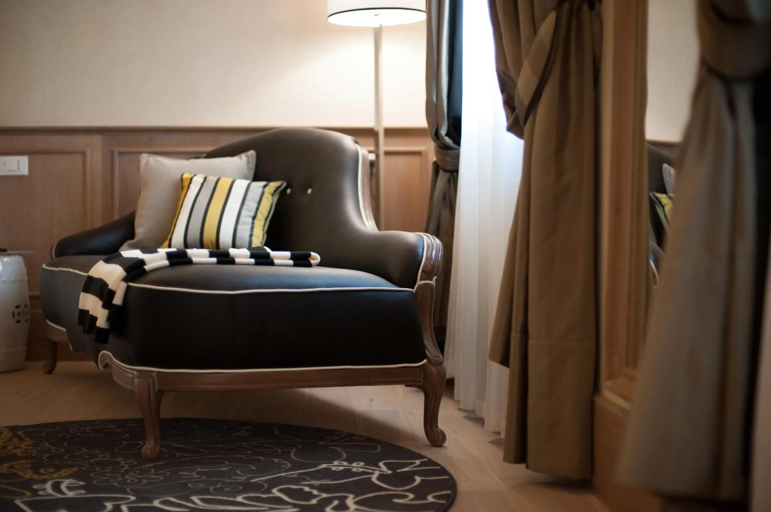 Seating area, Bed in Residenza Bonifacio - Adults Only