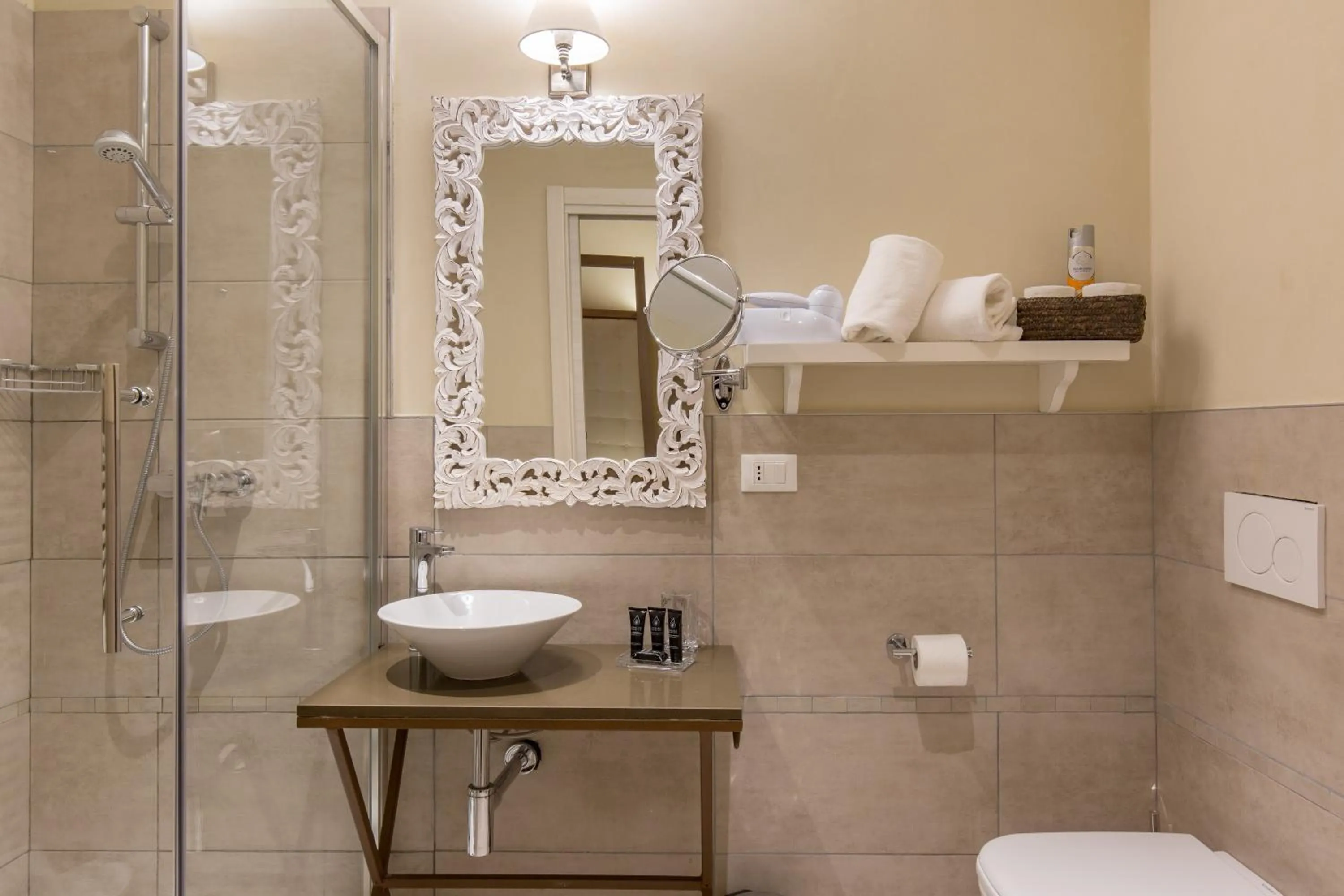 Shower in Residenza Bonifacio - Adults Only