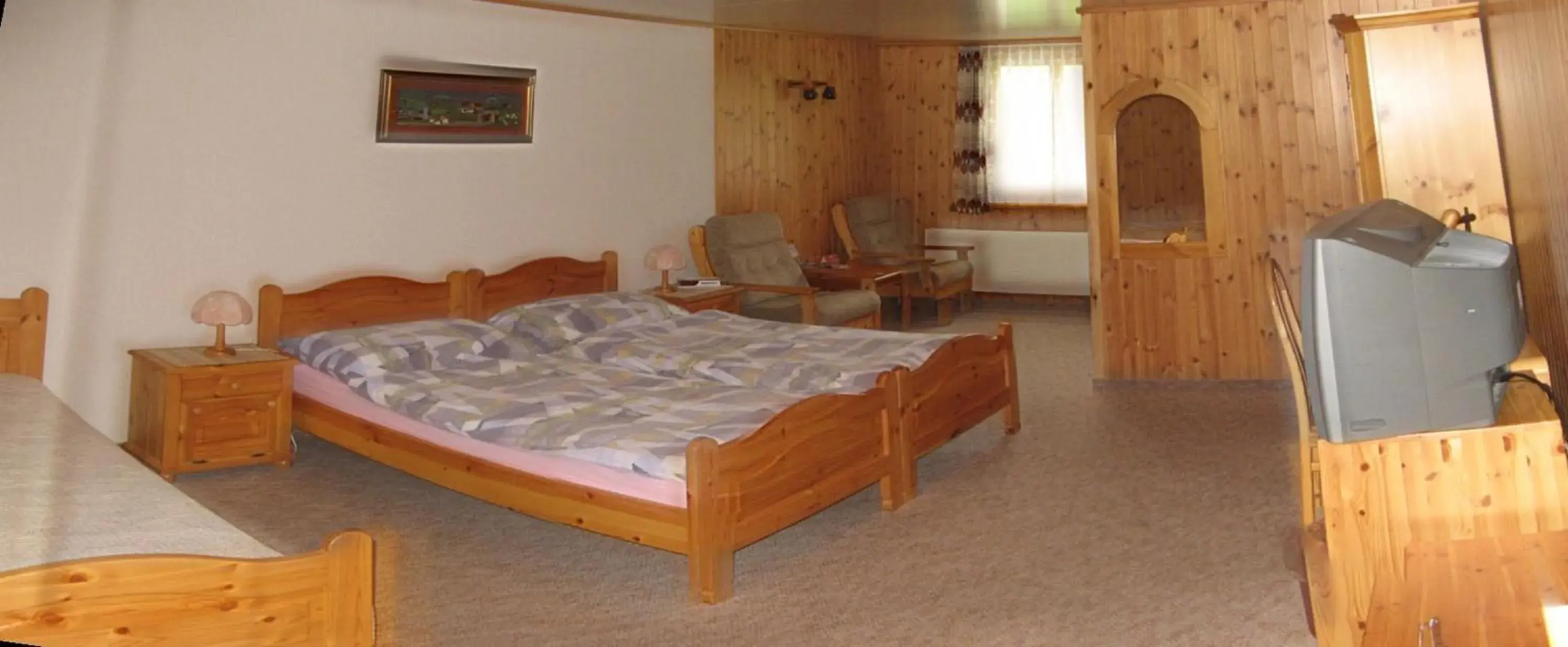 Triple Room with Private Bathroom in Hotel Garni Traube B&B Triple Room with Private Bathroom in Hotel Garni Traube B&B