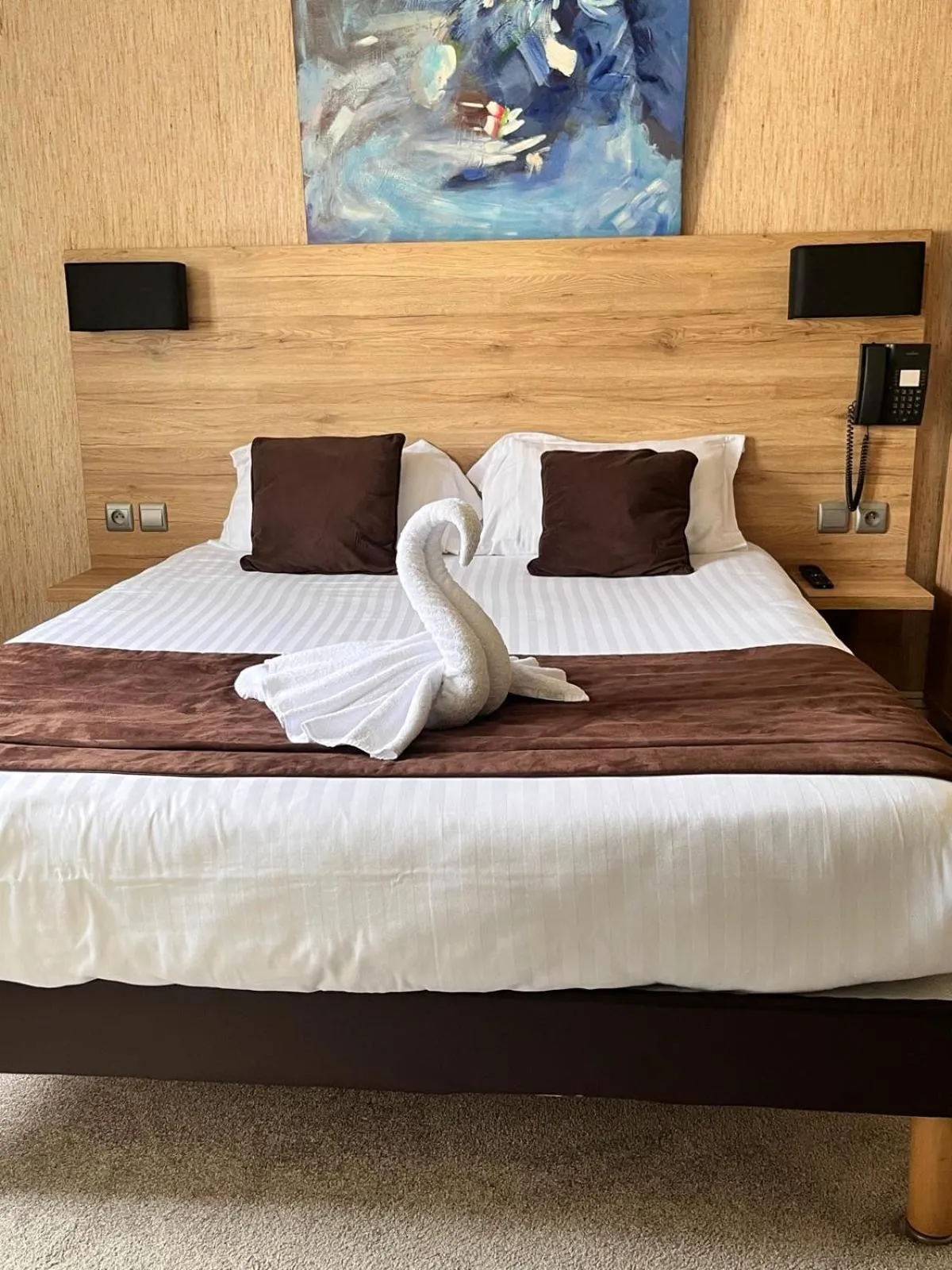 Bed in Hôtel L'Univers