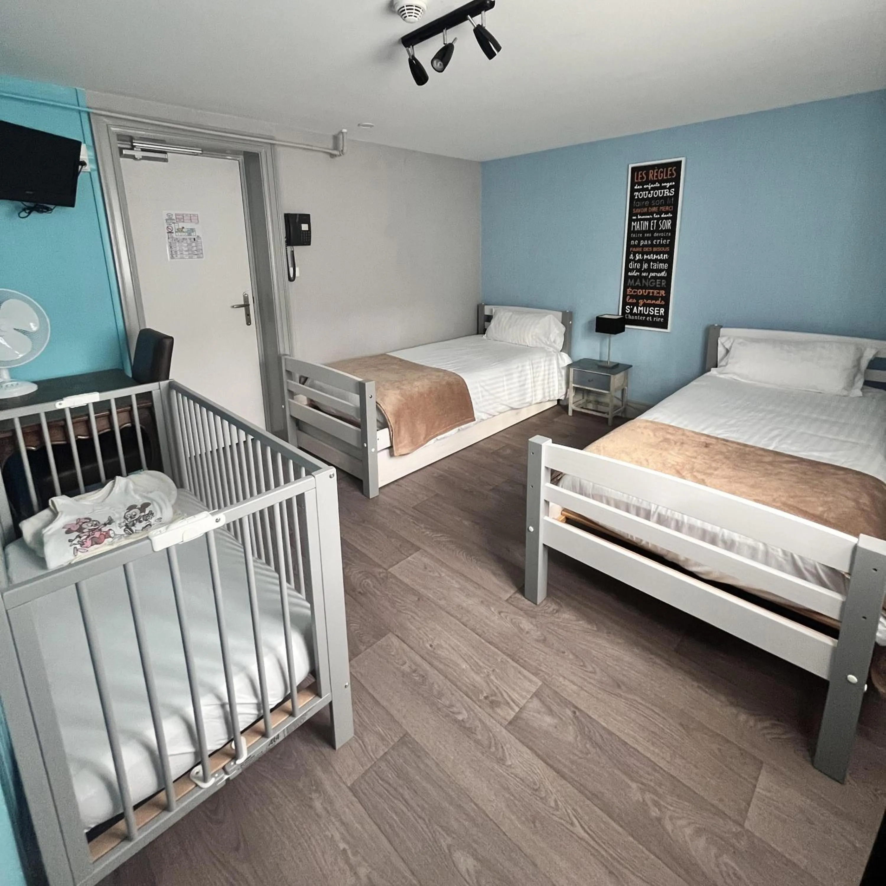 Bed in Hôtel L'Univers