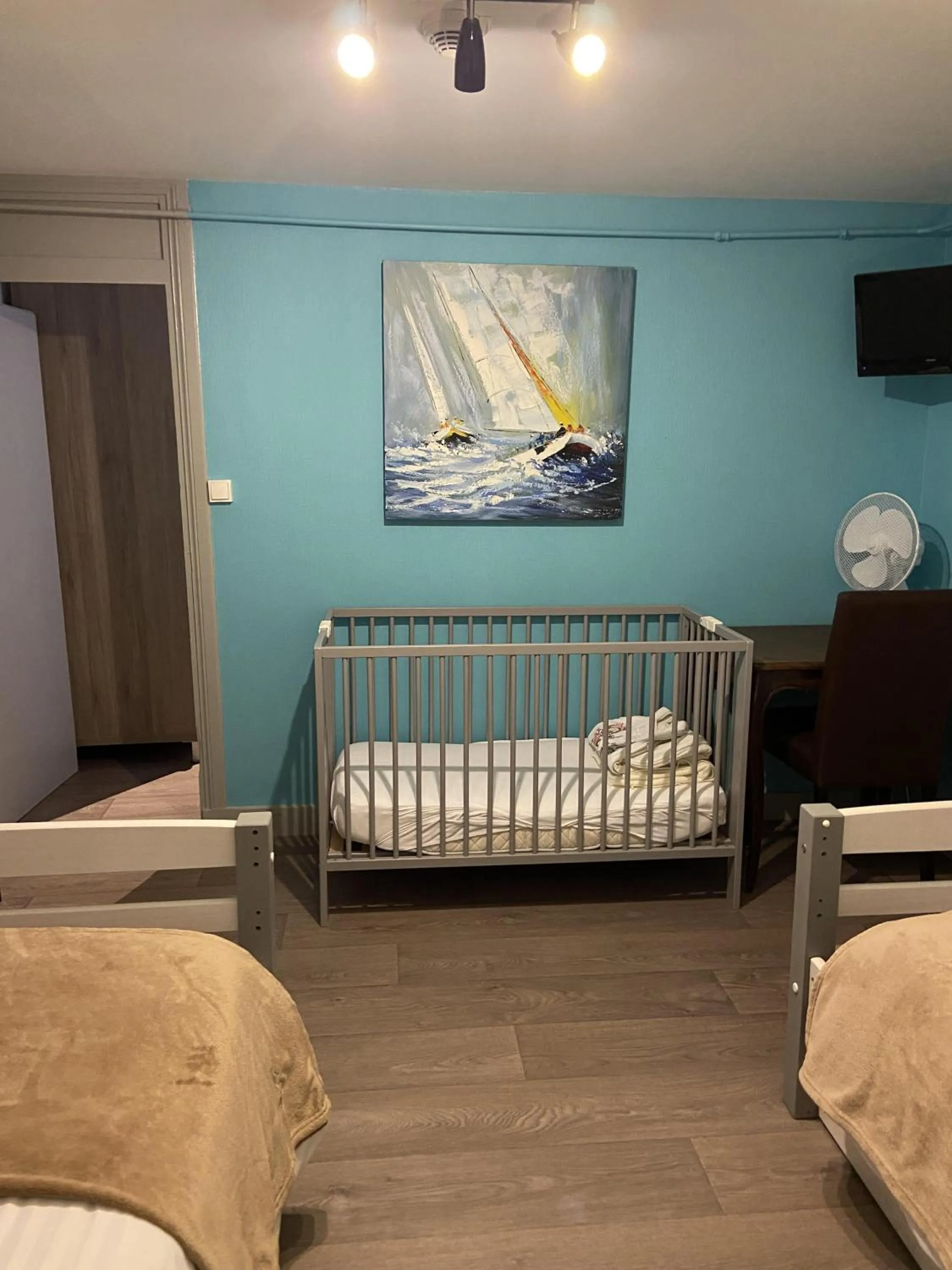 Bed in Hôtel L'Univers