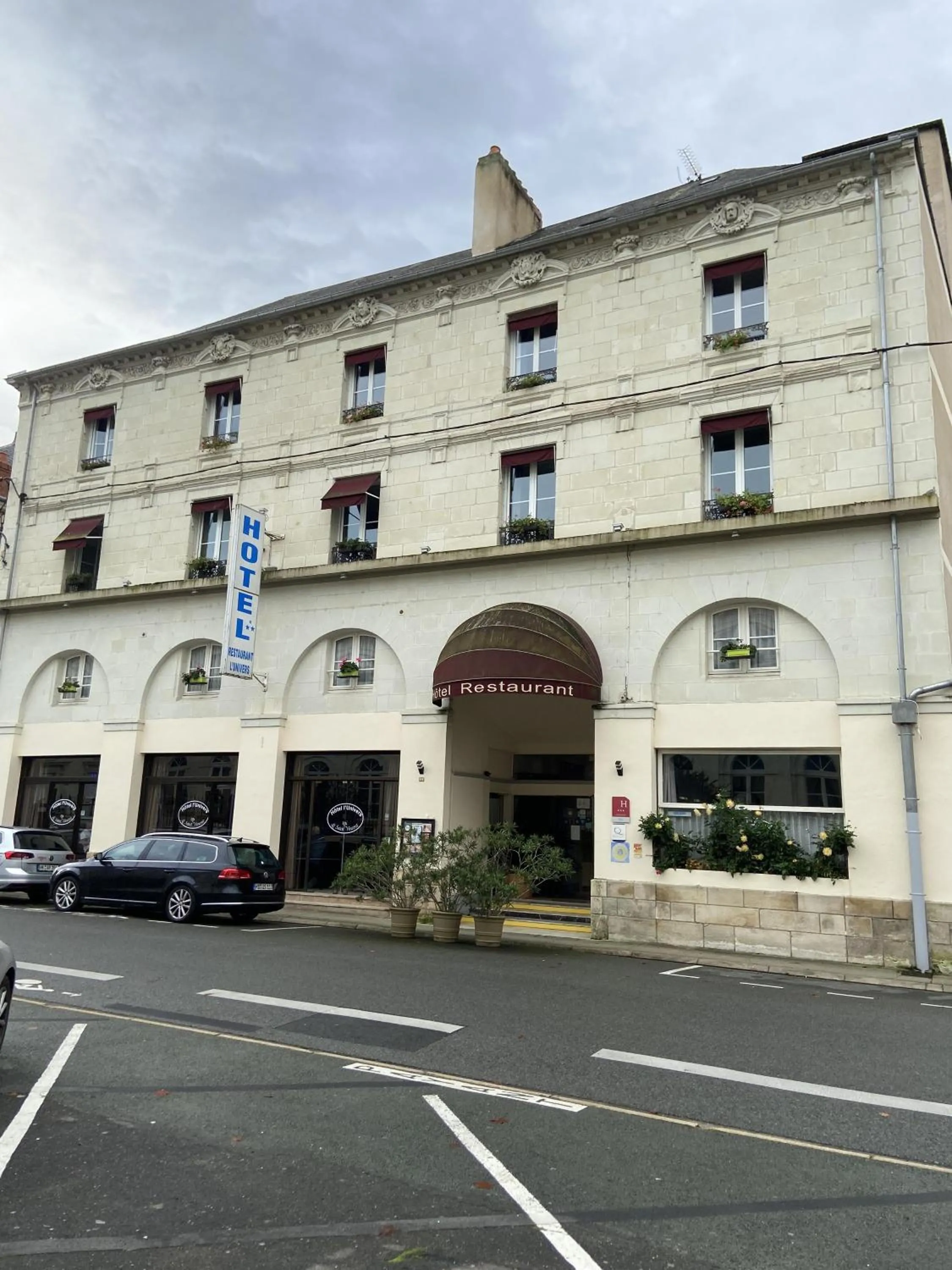 Property building in Hôtel L'Univers