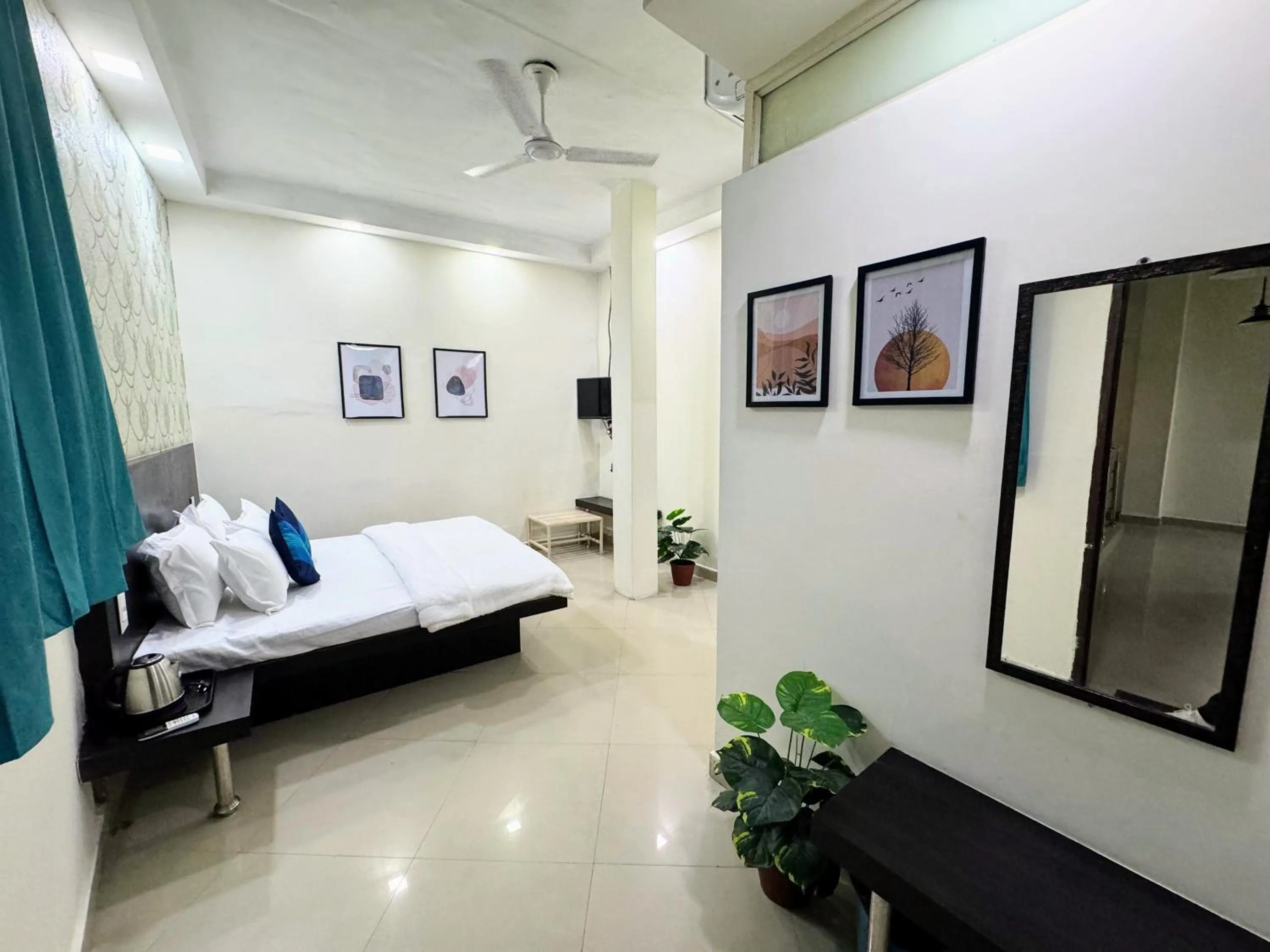 Photo of the whole room, Bed in Backpacker's Nest