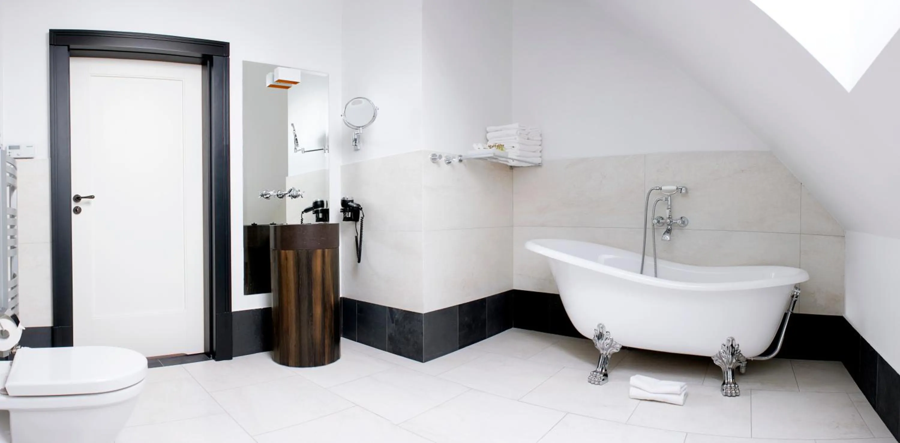 Photo of the whole room in Hotel Nihil Novi