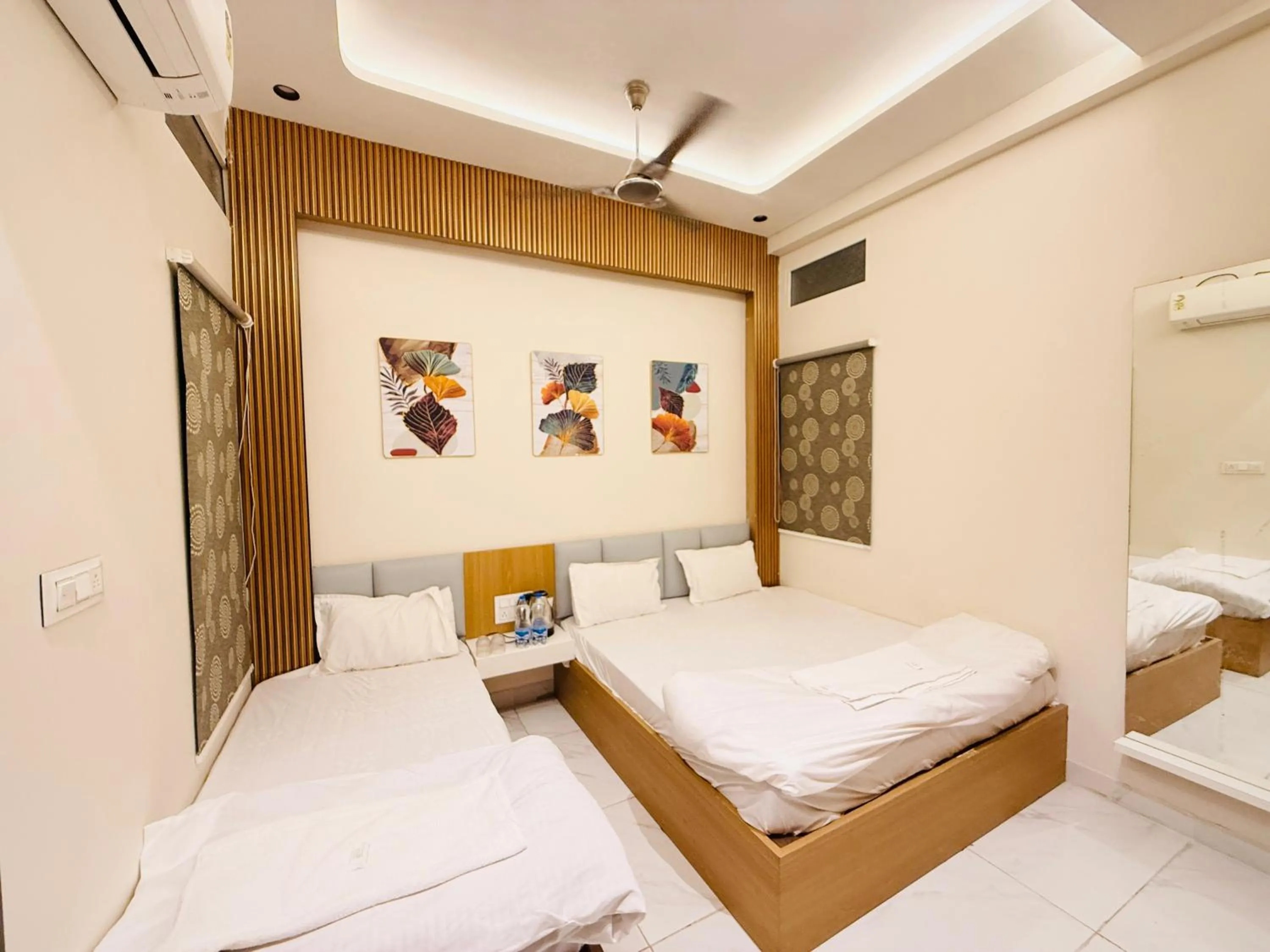 Luxury Triple Room in Hotel Atishay